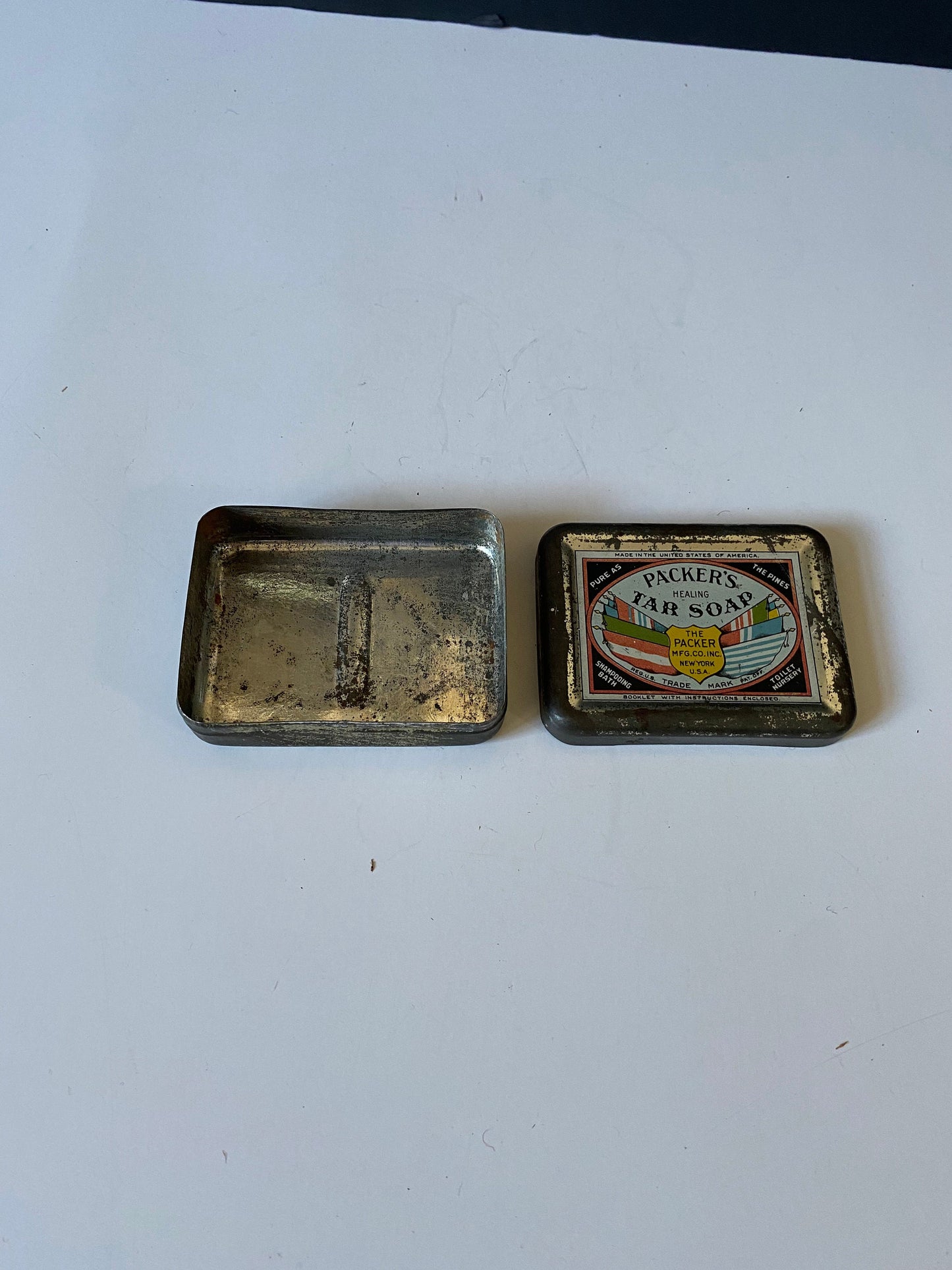 4 inch packers healing tar soap tin in antique condition - New York- so cool