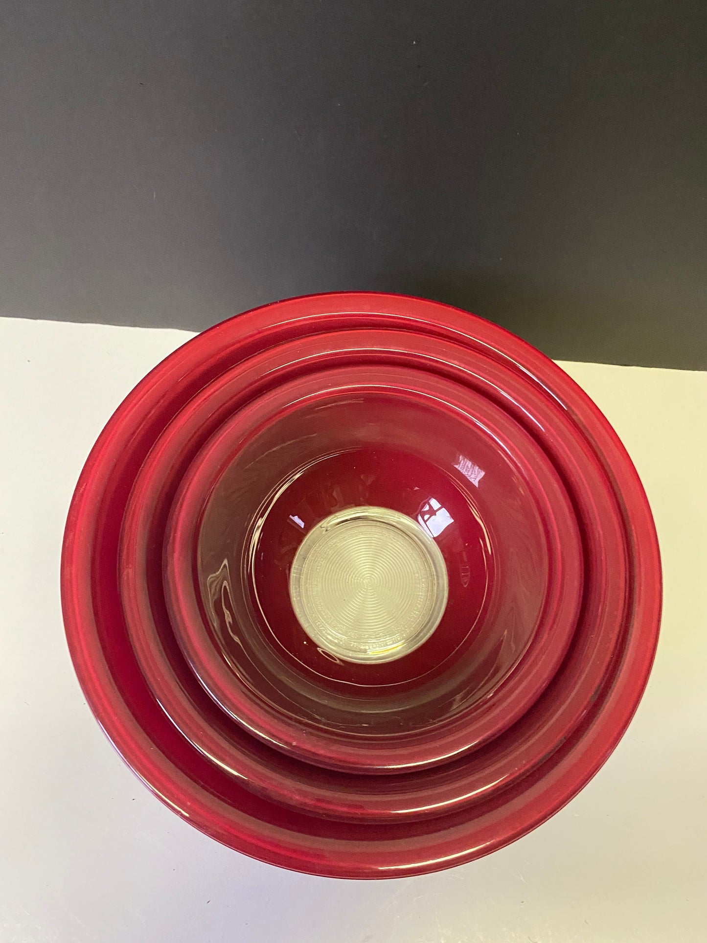 Absolutely fabulous vintage Pyrex cranberry coloured bowl set 322 323 325 bowls in Pristine condition!!