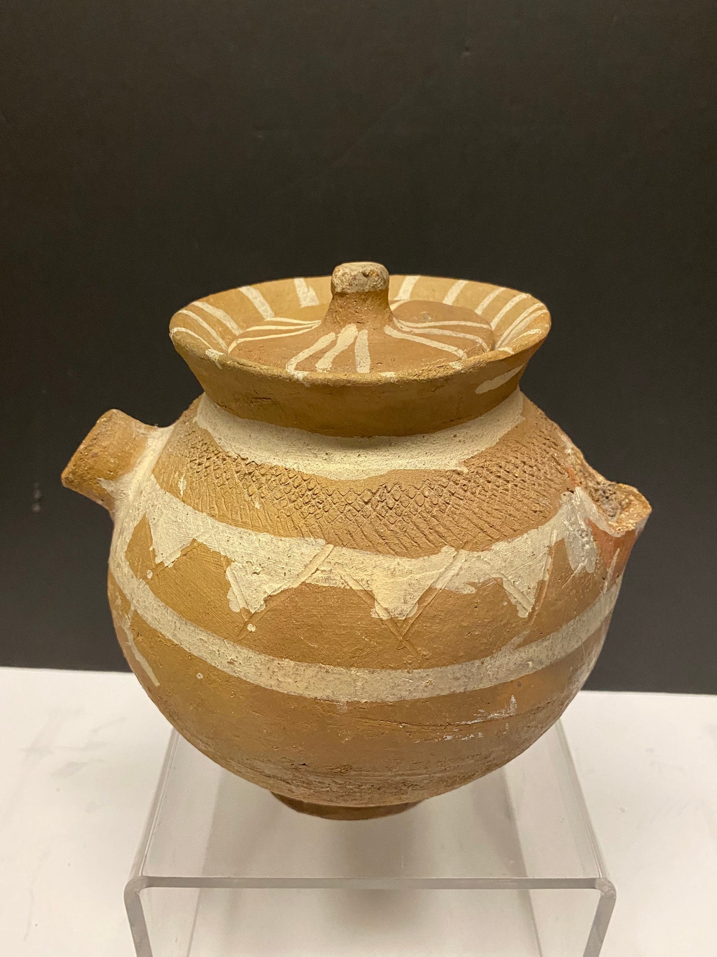 9 x 7 inch rare Archeological super old pre Colombian vessel with damage!  Museum quality piece with  true character