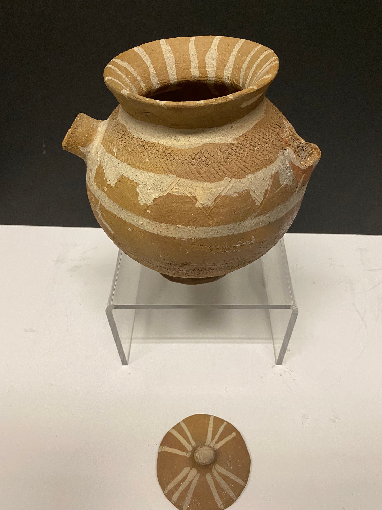 9 x 7 inch rare Archeological super old pre Colombian vessel with damage!  Museum quality piece with  true character