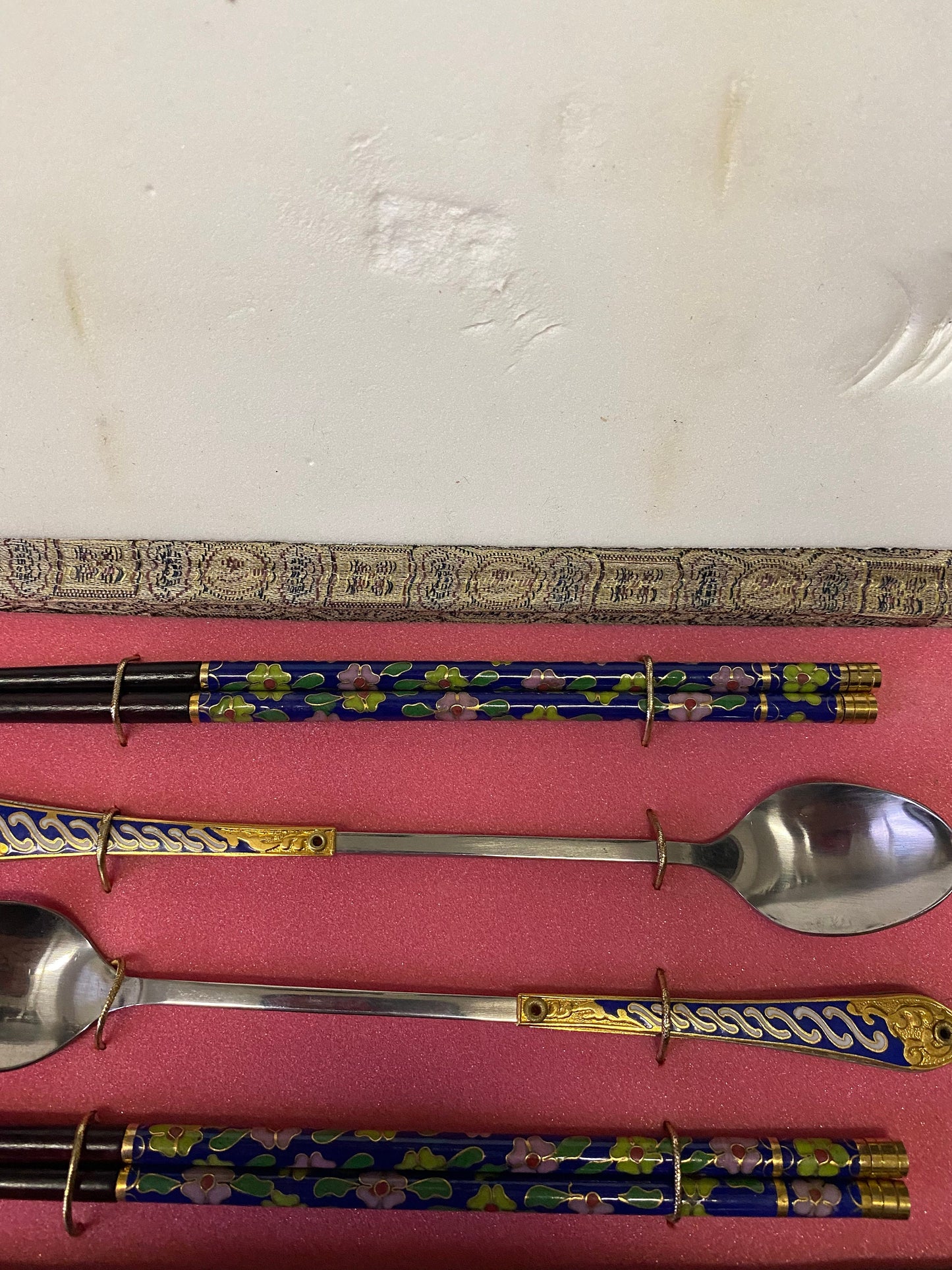 Vintage attractive cloisonné Chopstick and spoon set in original box ready to use!