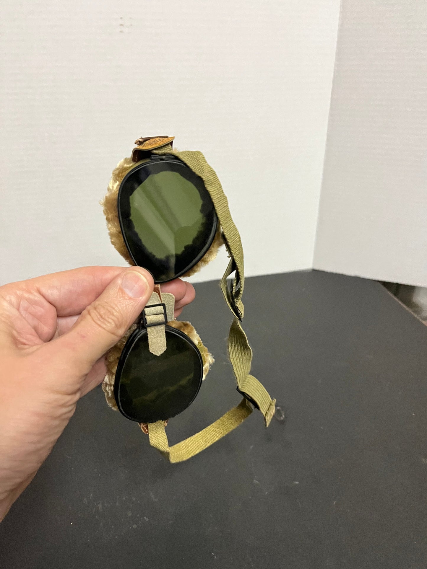 Absolutely fabulous antique authentic 8 x 8 rare aviation goggles in great condition with original fur lining perfect gift wow wow