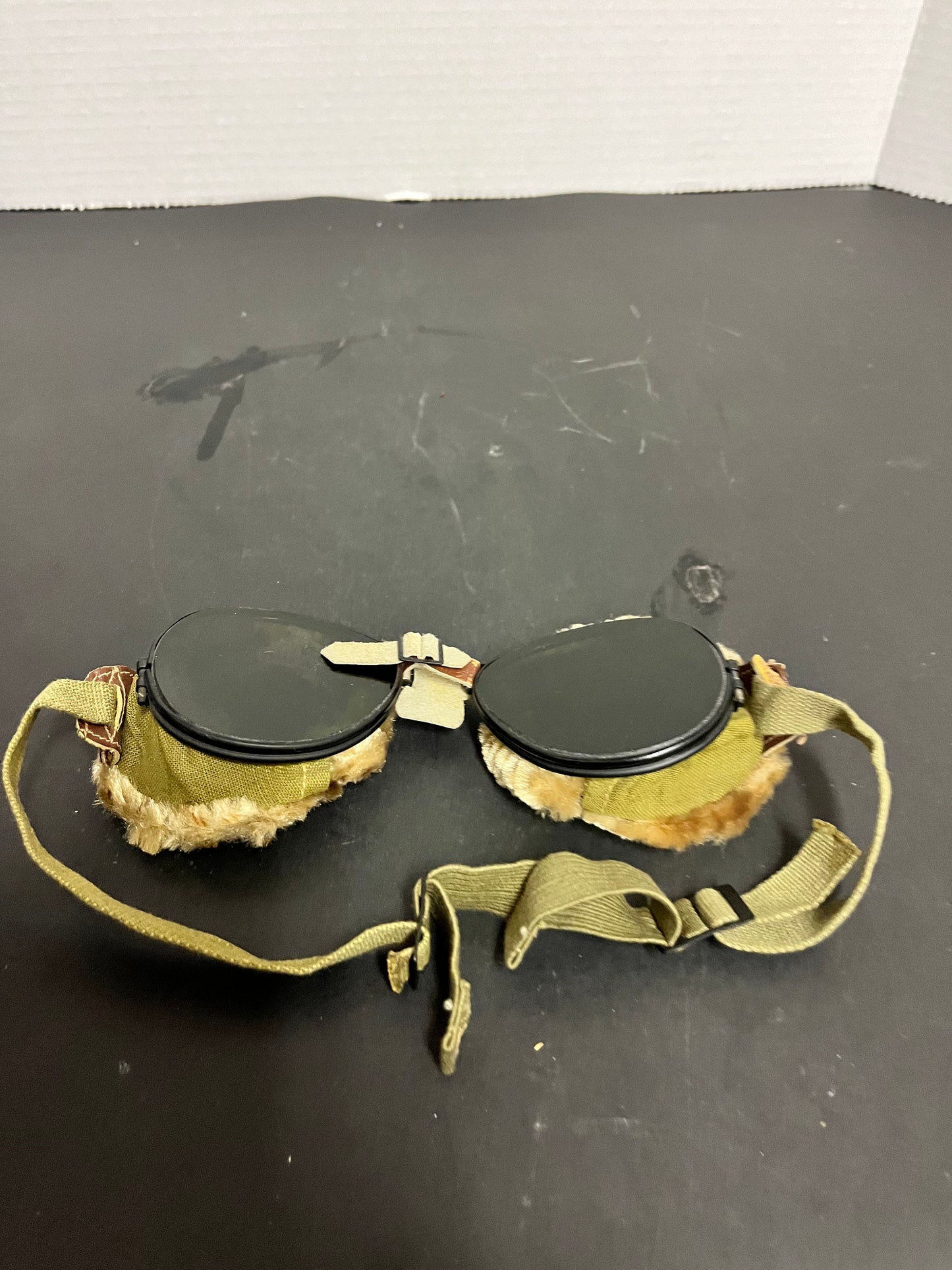 Absolutely fabulous antique authentic 8 x 8 rare aviation goggles in great condition with original fur lining perfect gift wow wow
