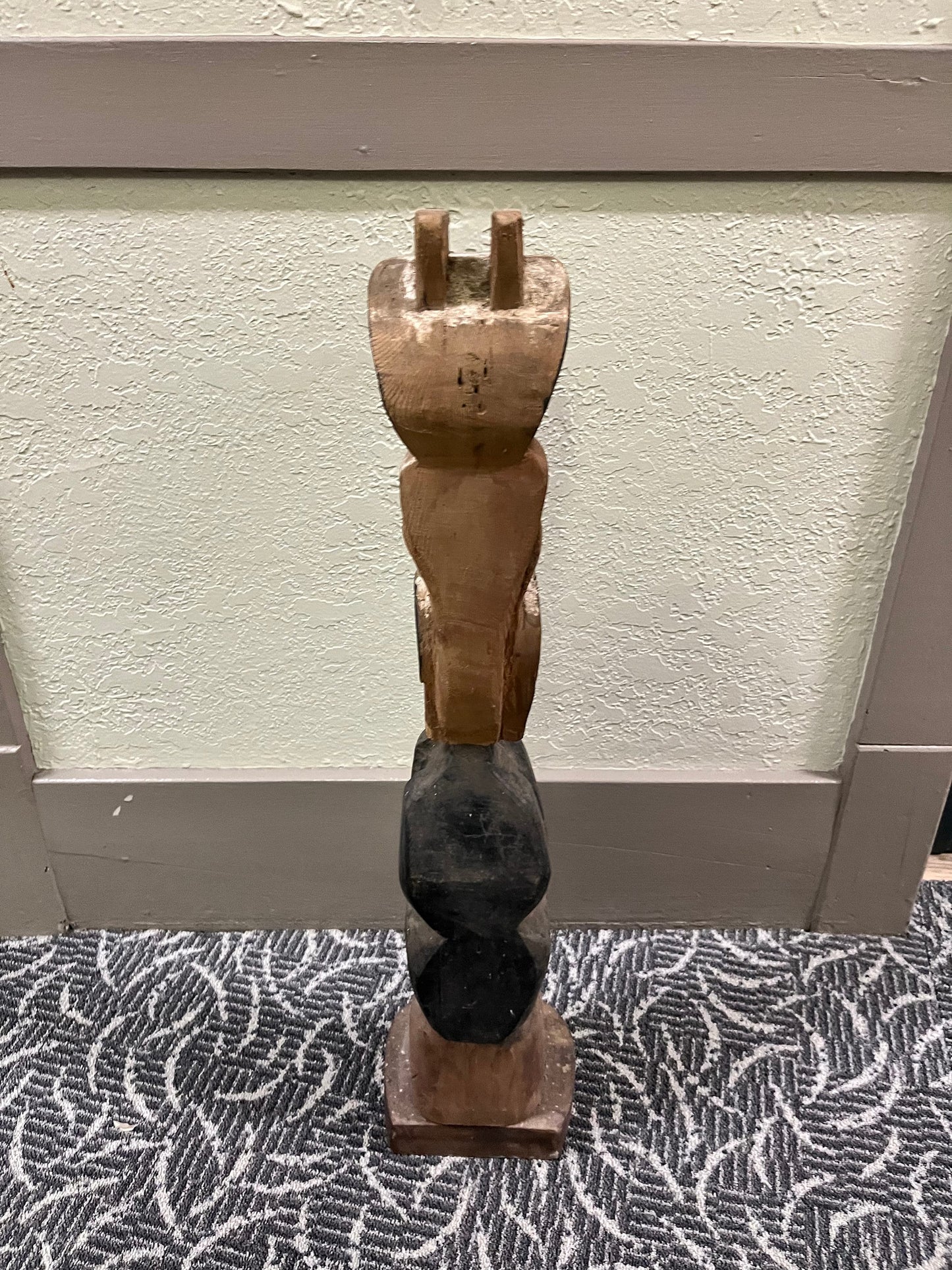 Absolutely stunning 32 inch high antique museum quality indigenous, first nations, West Coast haida totem pole