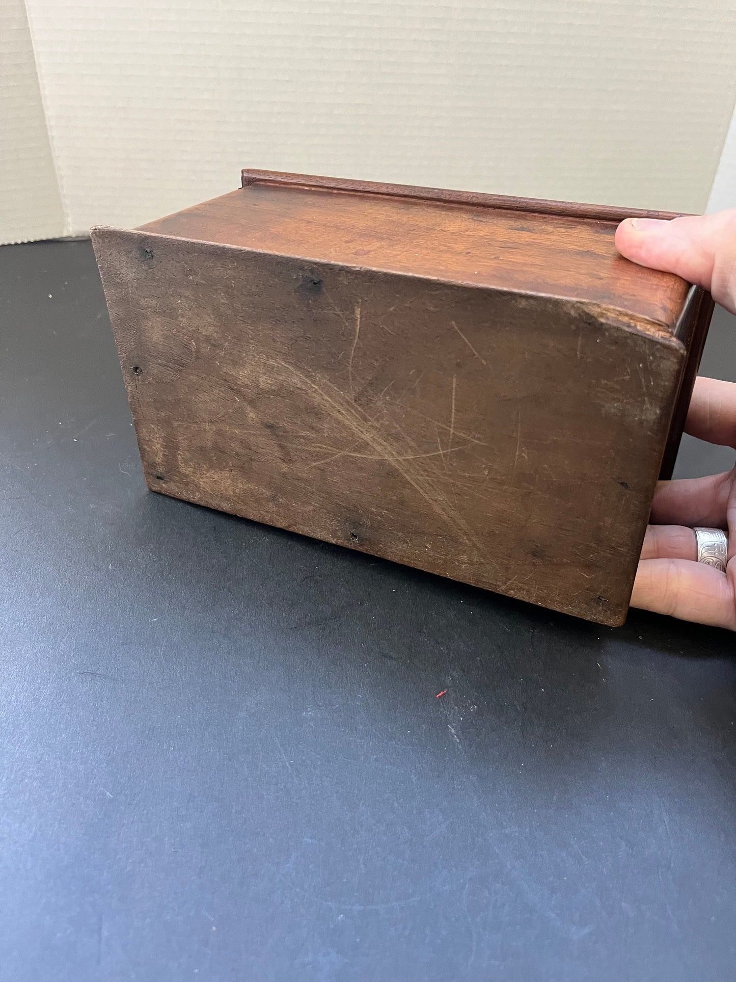 8 x 5 x 4 Taj Mahal of India antique walnut cigarette box