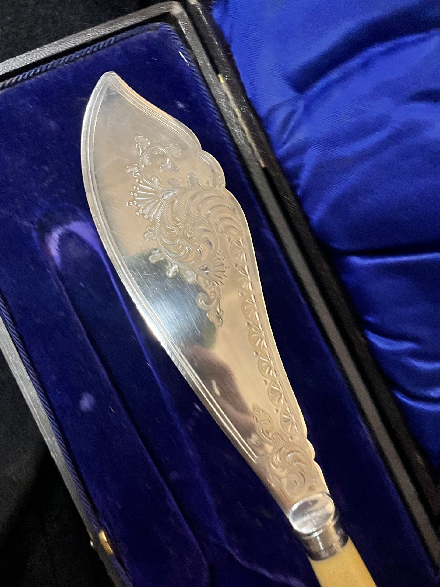 Stunning english silver fish set in original box inside his condition