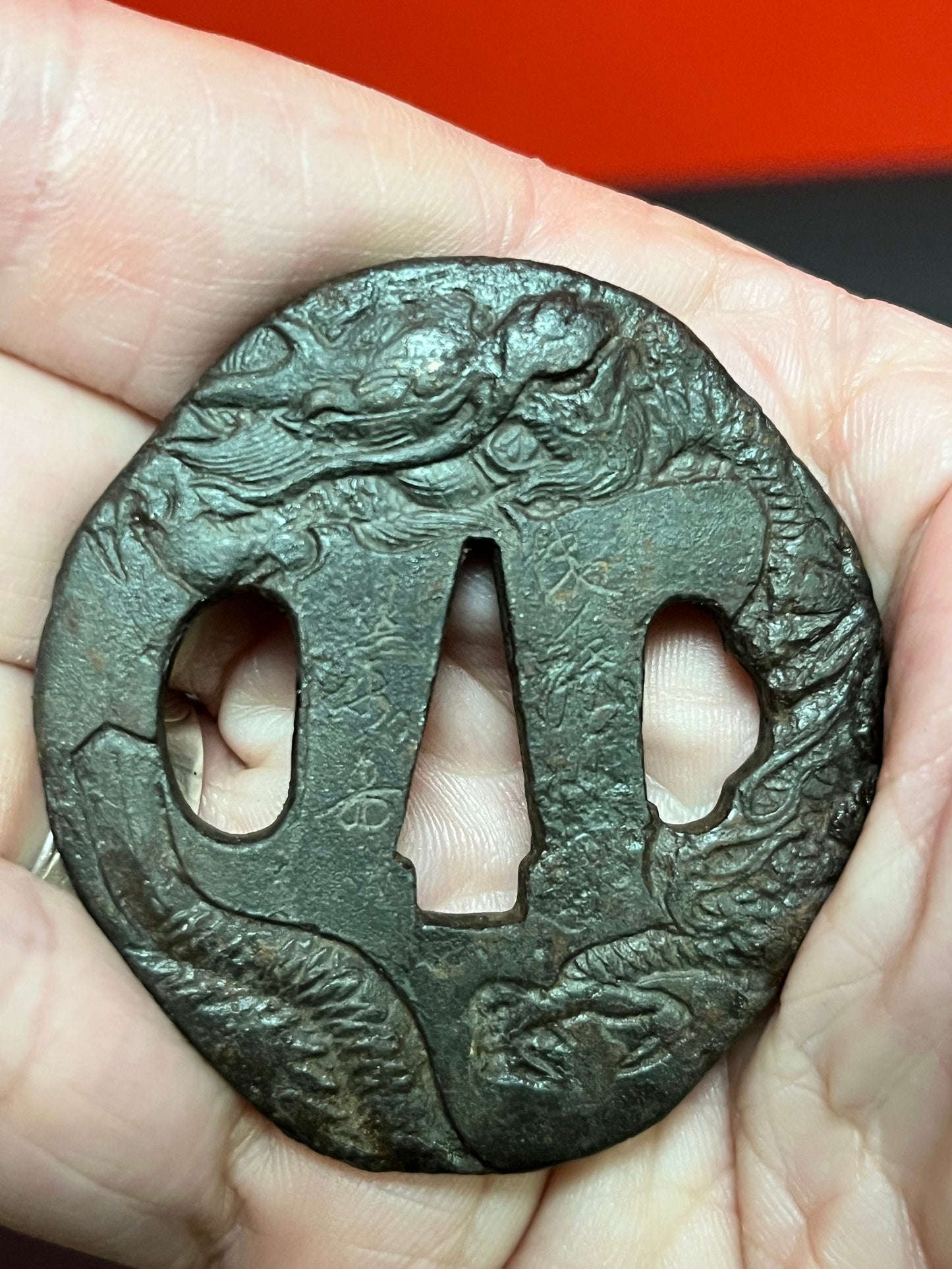Lovely 2.5 inch cast-iron signed Japanese samurai tsuba depicting dragons wow ancient treasure