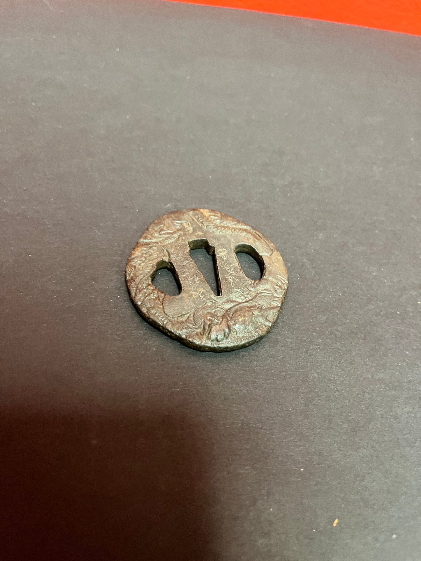 Lovely 2.5 inch cast-iron signed Japanese samurai tsuba depicting dragons wow ancient treasure