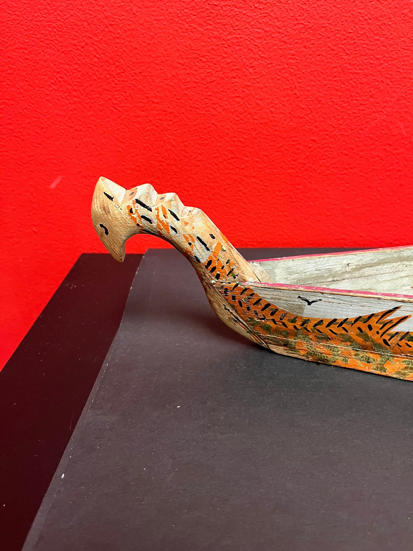 A Antique indigenous museum quality 20 x 3.5 x 2 high. First Nations Haida long boat model antique condition wow -