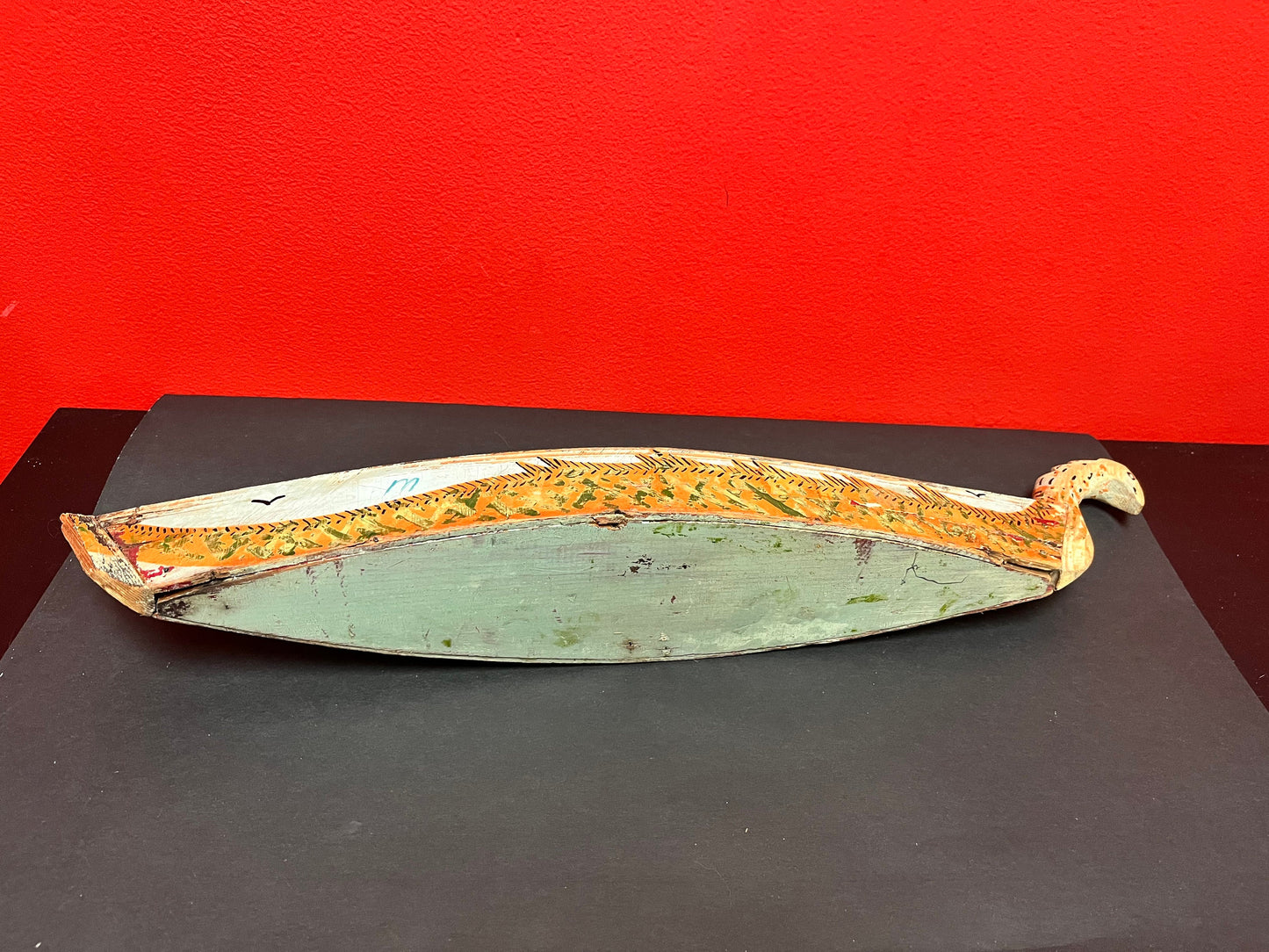 A Antique indigenous museum quality 20 x 3.5 x 2 high. First Nations Haida long boat model antique condition wow -