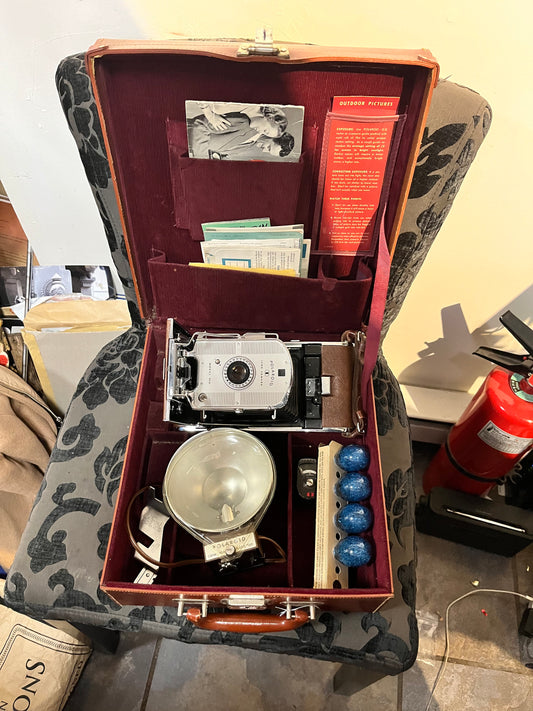 Amazing vintage Polaroid land camera model  95 with original accessories and flash and bulbs in original case -  wow wow