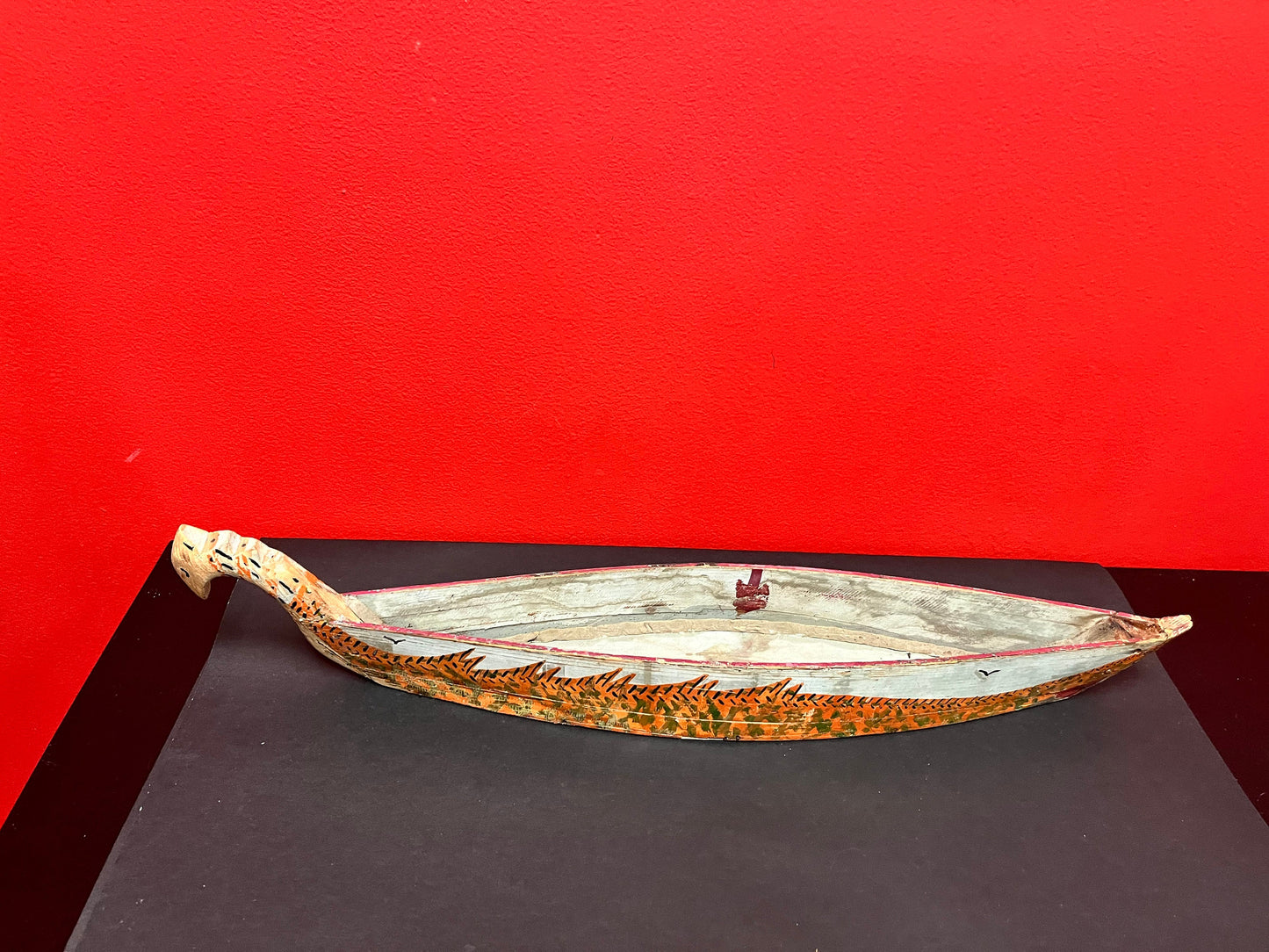A Antique indigenous museum quality 20 x 3.5 x 2 high. First Nations Haida long boat model antique condition wow -