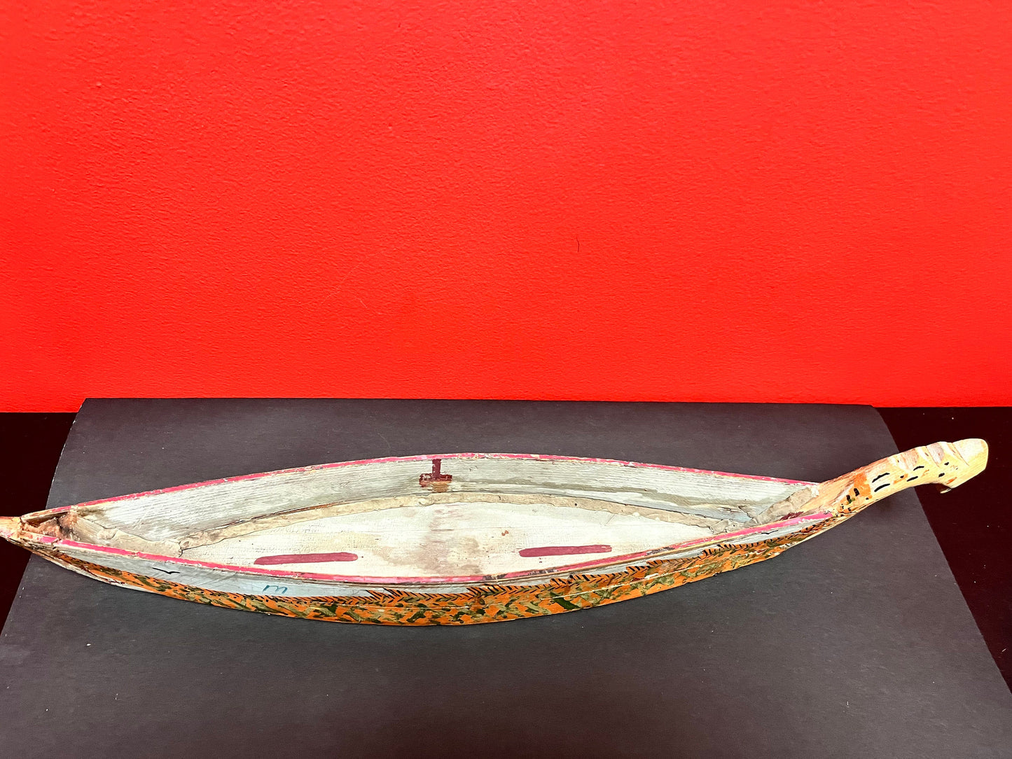 A Antique indigenous museum quality 20 x 3.5 x 2 high. First Nations Haida long boat model antique condition wow -