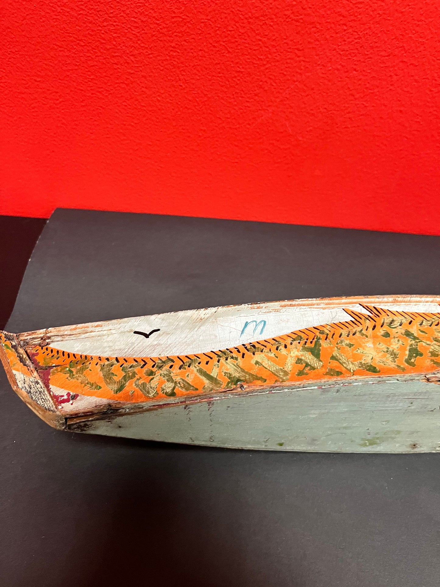 A Antique indigenous museum quality 20 x 3.5 x 2 high. First Nations Haida long boat model antique condition wow -