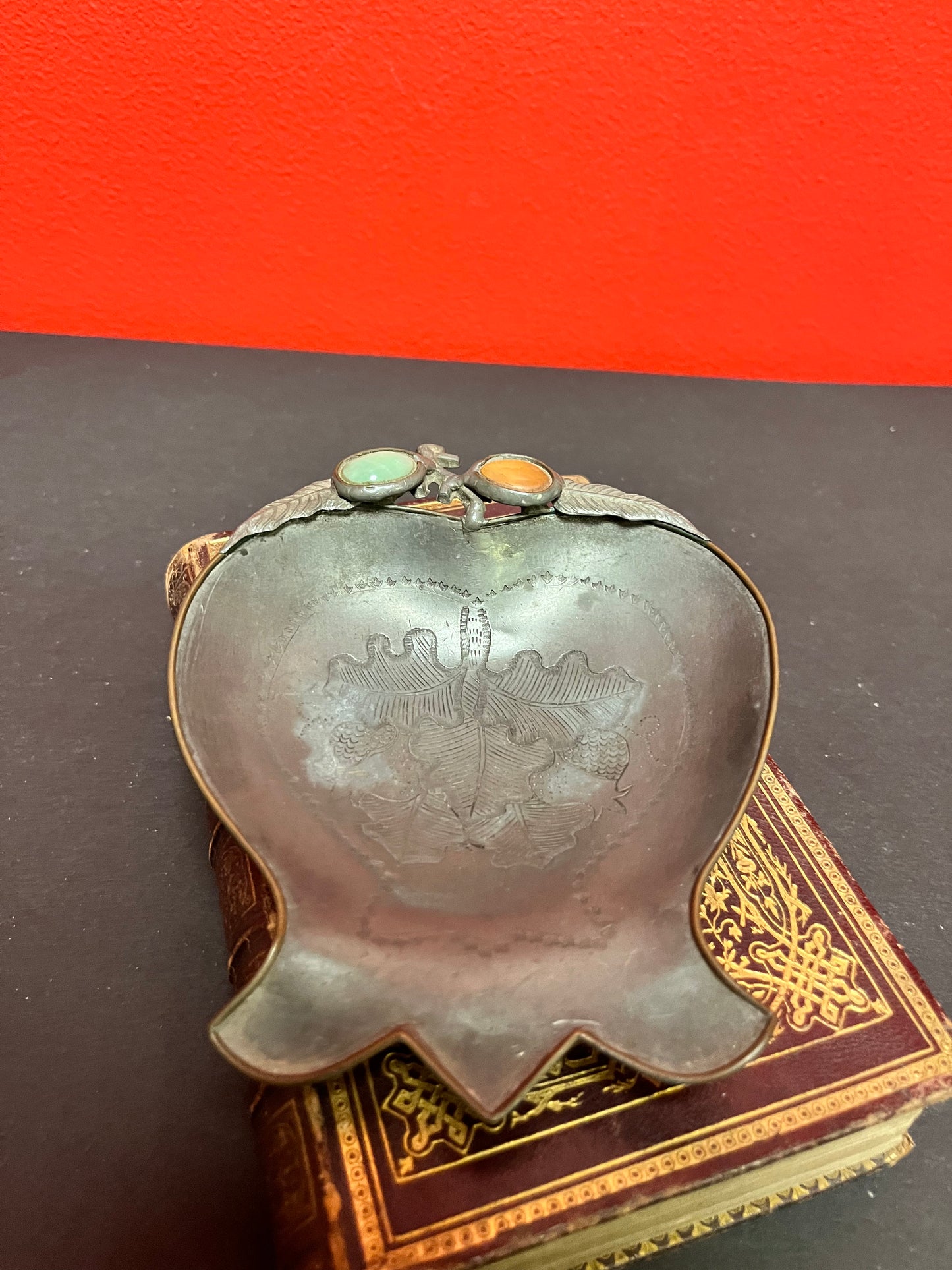Beautiful 5 x 4 antique Chinese Puta ceremonial leaf dish with lovely cartouches
