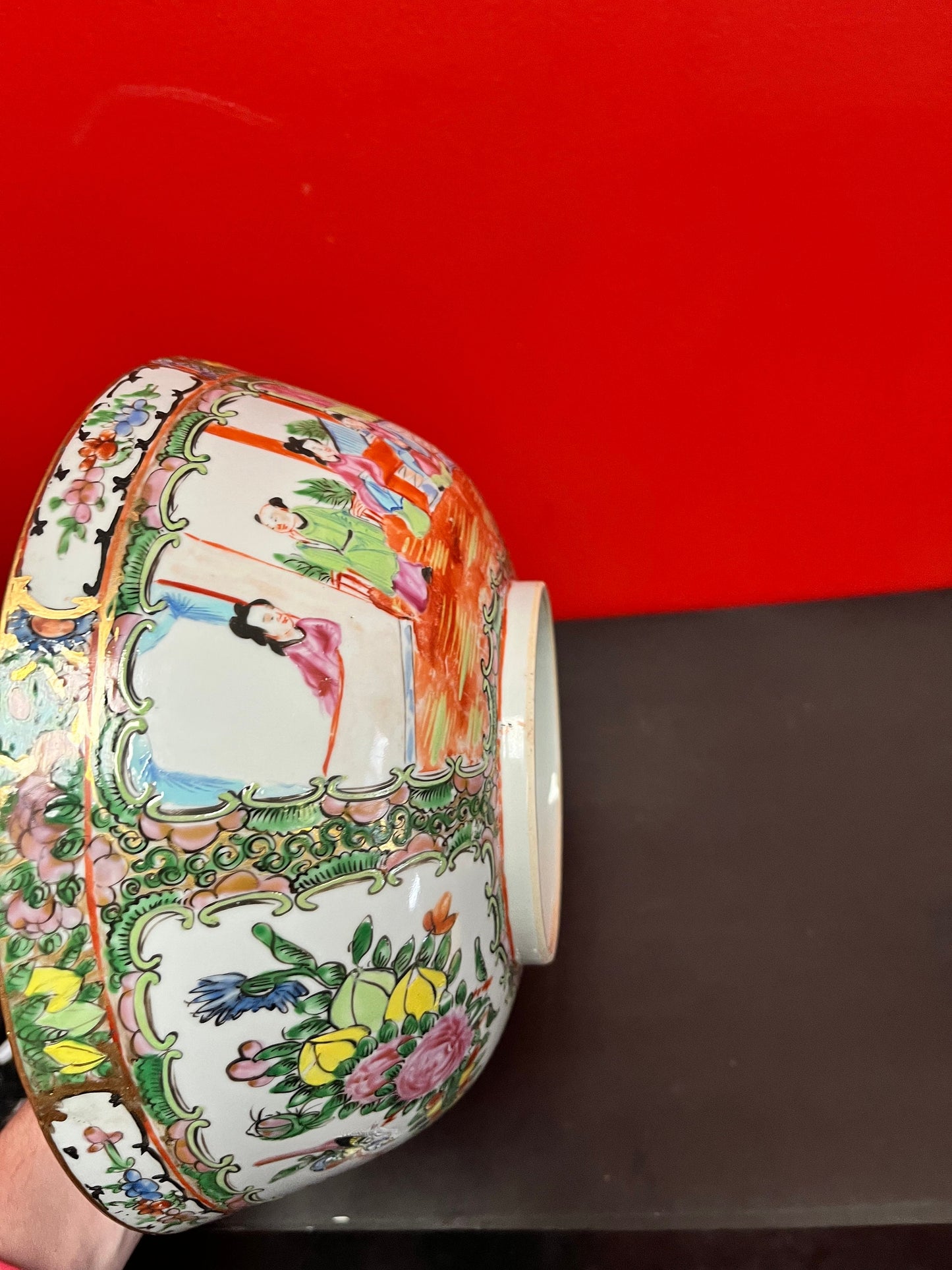 A Early 19 century Chinese Cantonese famille rose 10 x 5 high medallion Bowl