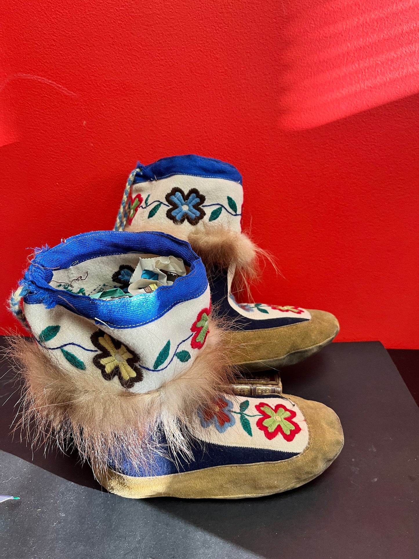 Fabulous indigenous 10 x 9 high authentic antique felt fur and leather moccasin boots great condition