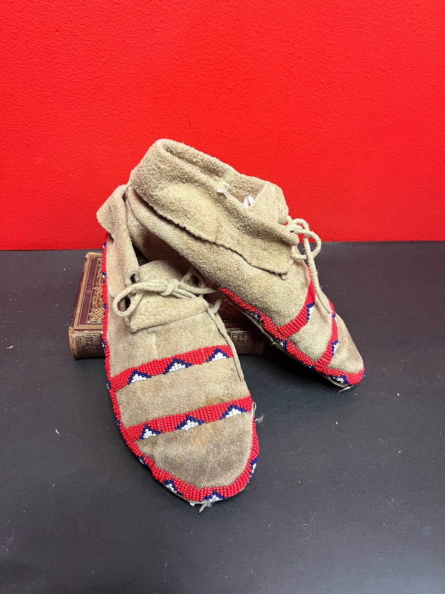Fabulous 9.5 inch long indigenous first nations Canadian beaded moccasin shoes  9.5 inches long