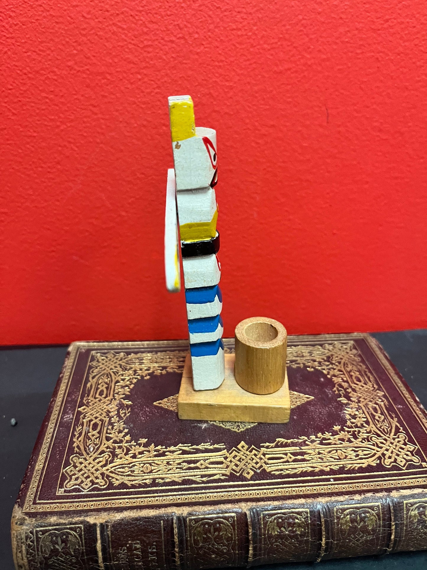 Lovely 5 1/2 x 4 inch wide indigenous, first nations, Canadian 1950s totem pole