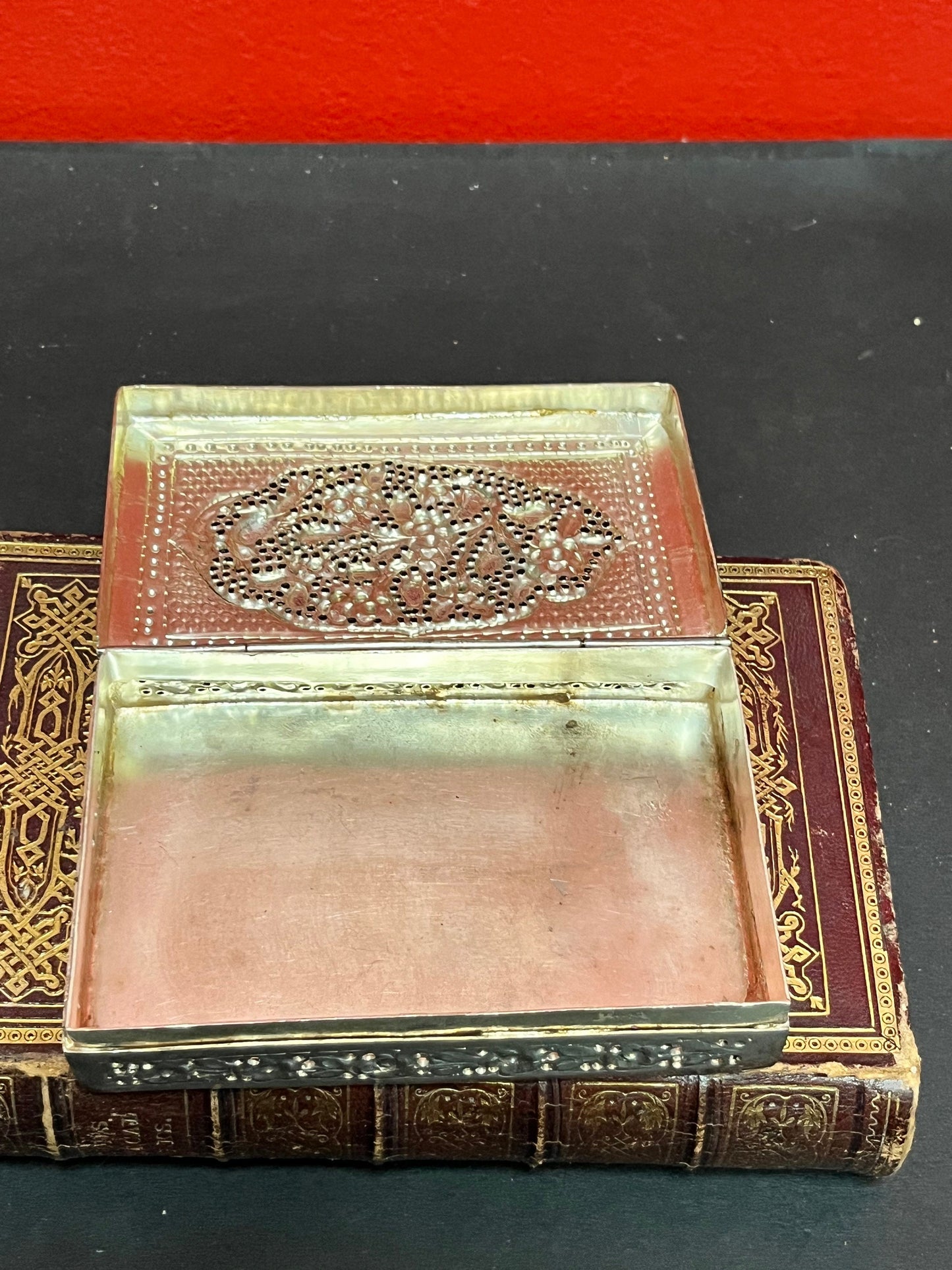 A Stunning antique Chinese solid Sterling box 4.25 x 3 x 1 high. intricate detail and signed by Wang Hing