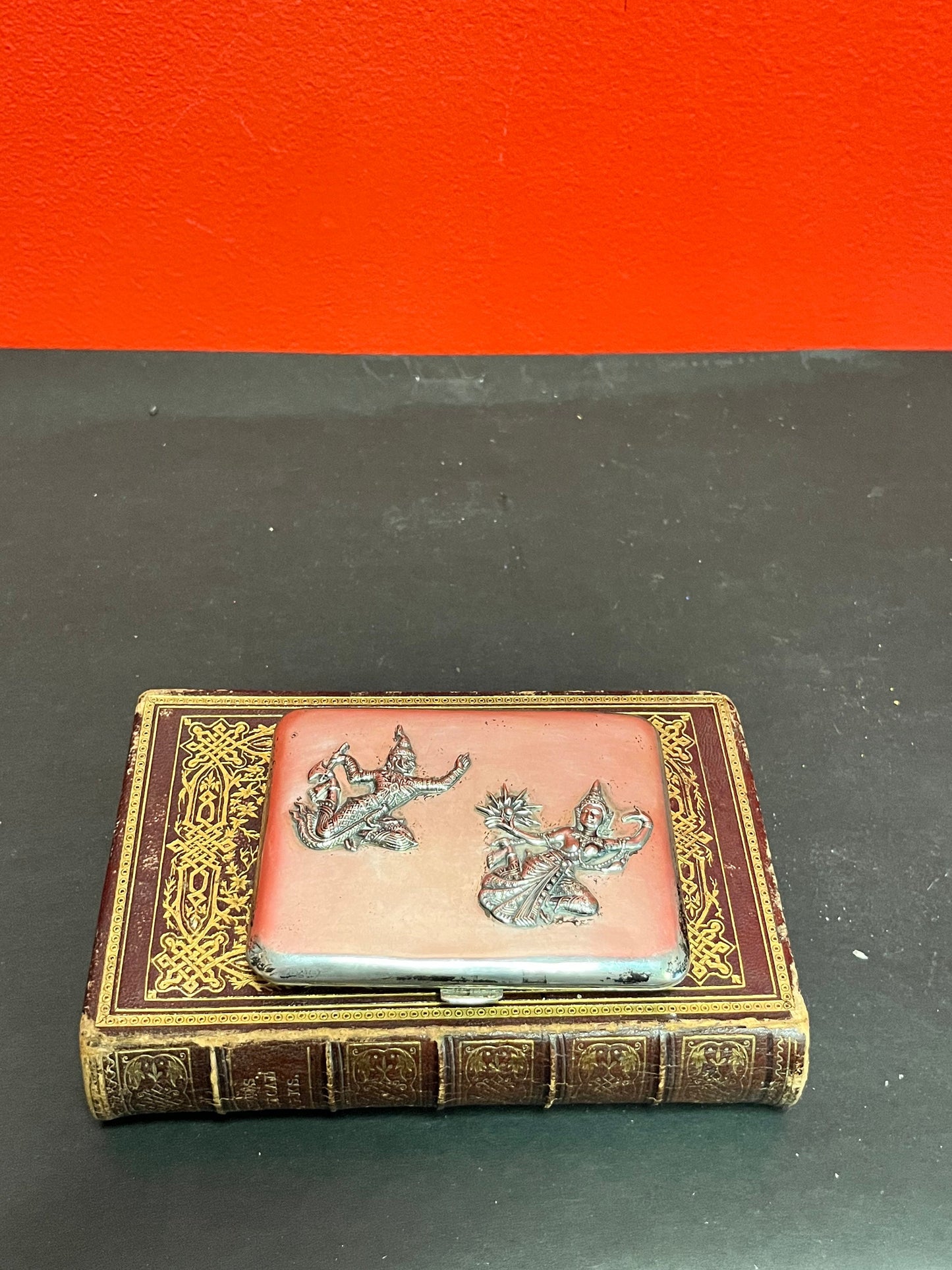 4 x 3 solid sterling Siam marked cigarette case in perfect condition heavy and perfect for business cards