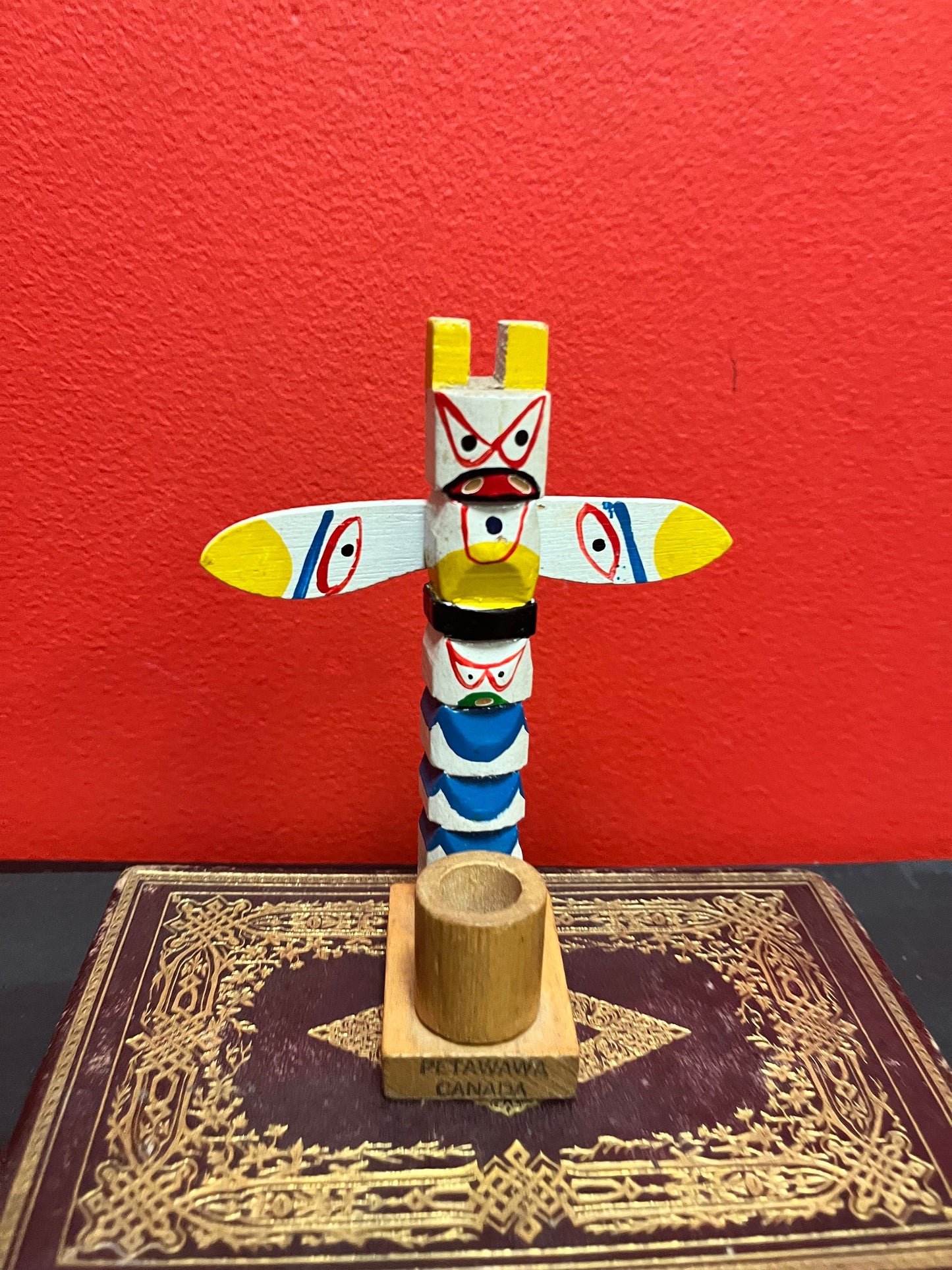 Lovely 5 1/2 x 4 inch wide indigenous, first nations, Canadian 1950s totem pole