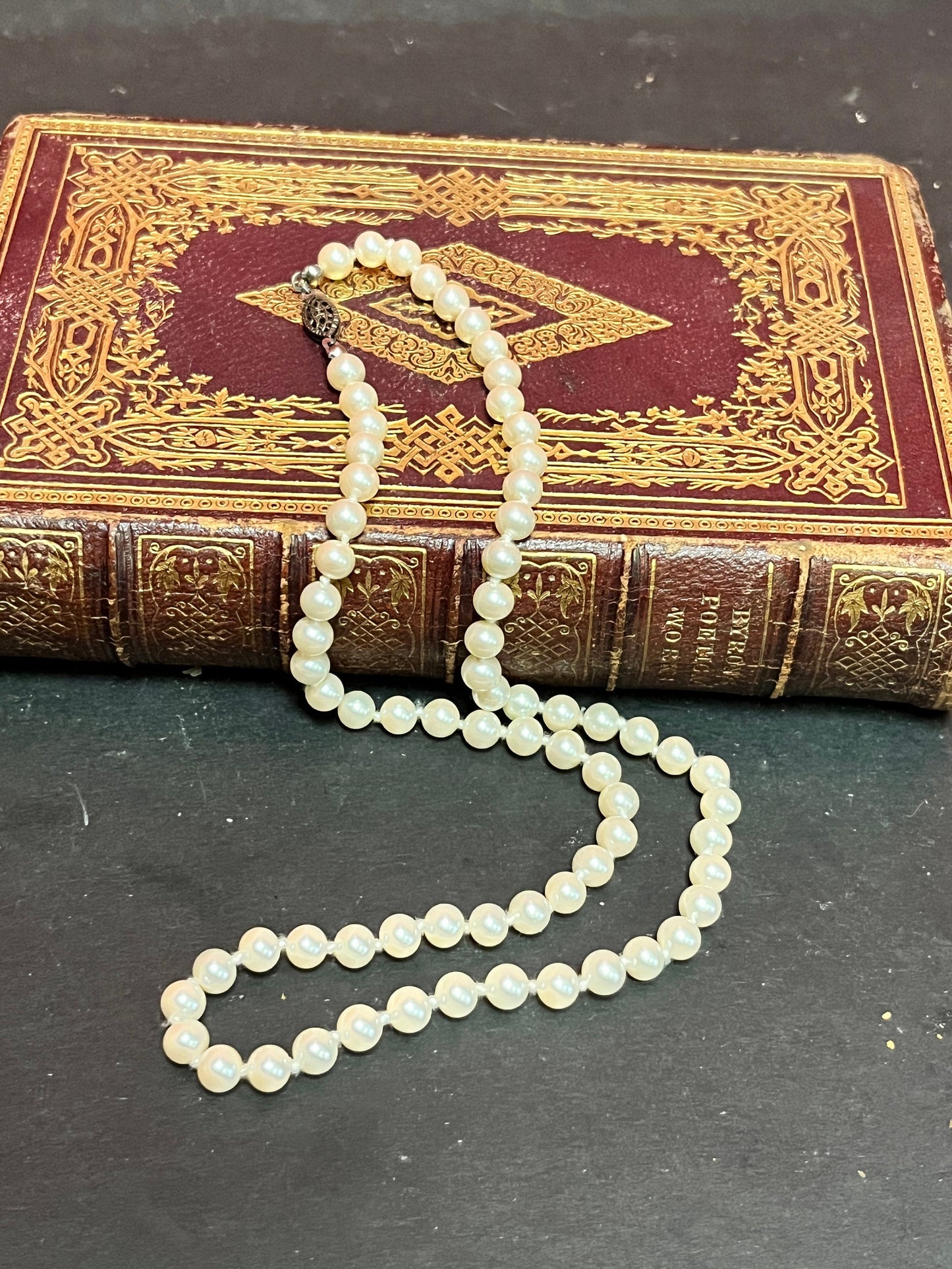 Approx 18 inch pearl necklace great value perfect gift