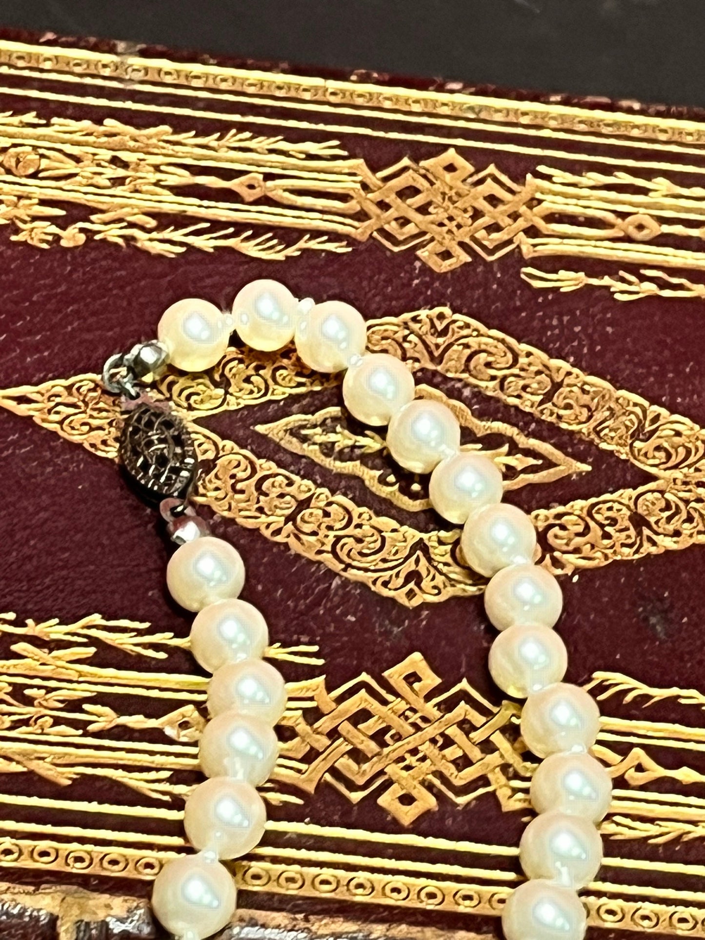 Approx 18 inch pearl necklace great value perfect gift