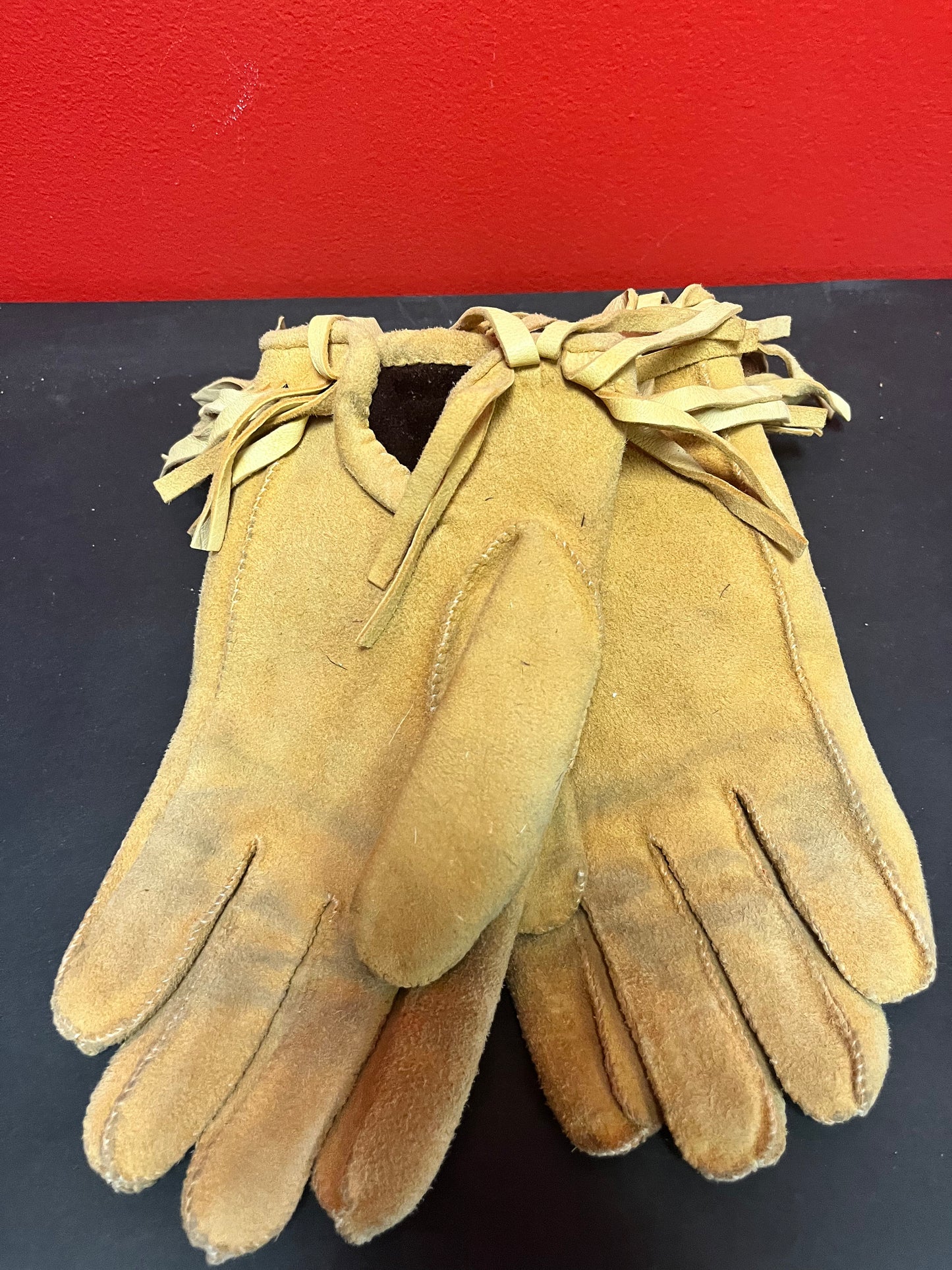 Lovely antique 10 inch leather and beaded gloves indigenous First nations pacific northwest coast . Nice condition