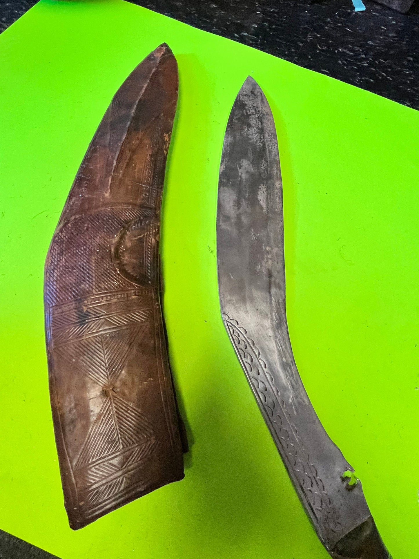 Huge two foot-long antique Indian Gurkha knife in leather sheaf stunning piece of Indian history