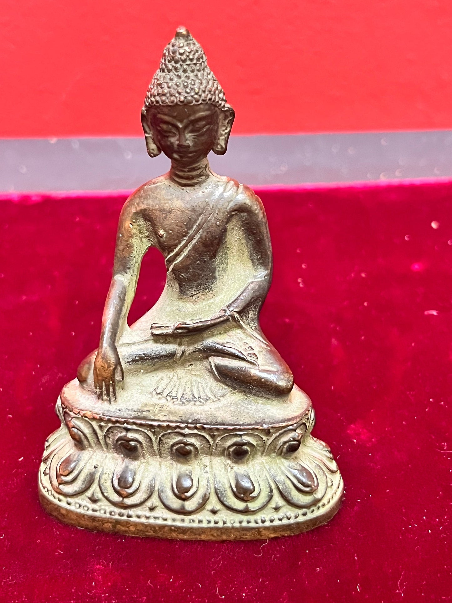 Lovely 4 inch Thai bronze Buddha great patina -