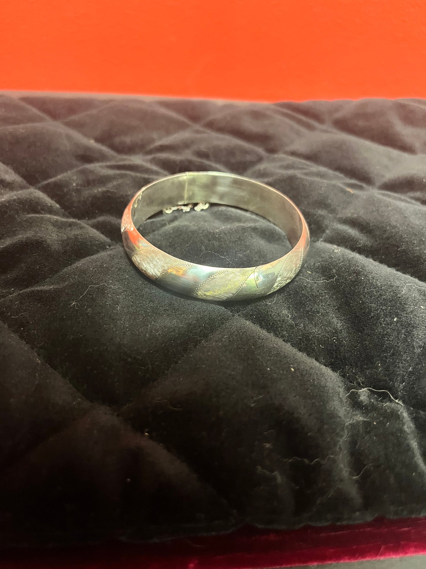 4 inch wide lovely sterling silver 925 bangle bracelet with lovely detail the best