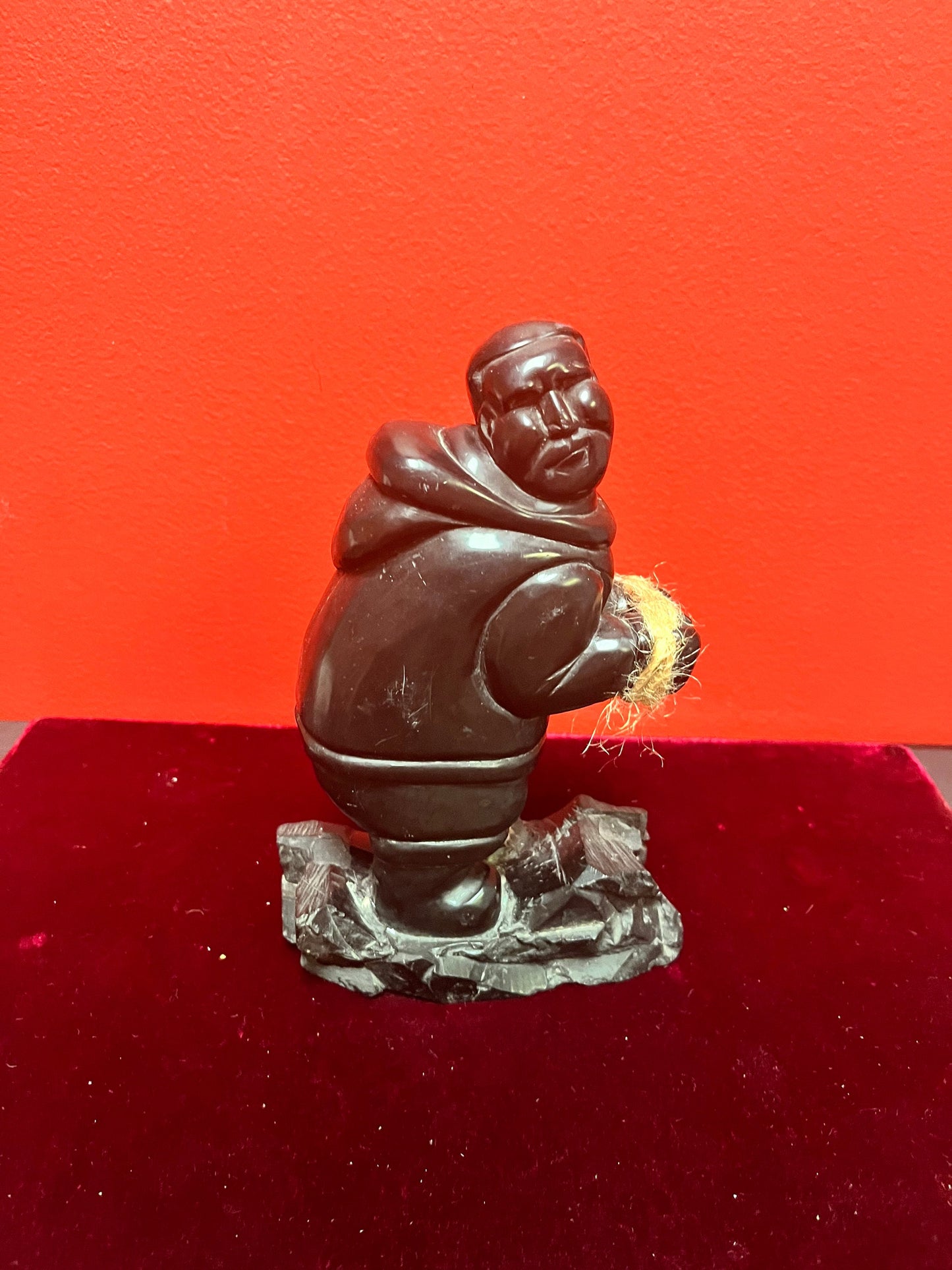 Lovely Canadian vintage 7 inch high soapstone Inuit traditional statue  great condition