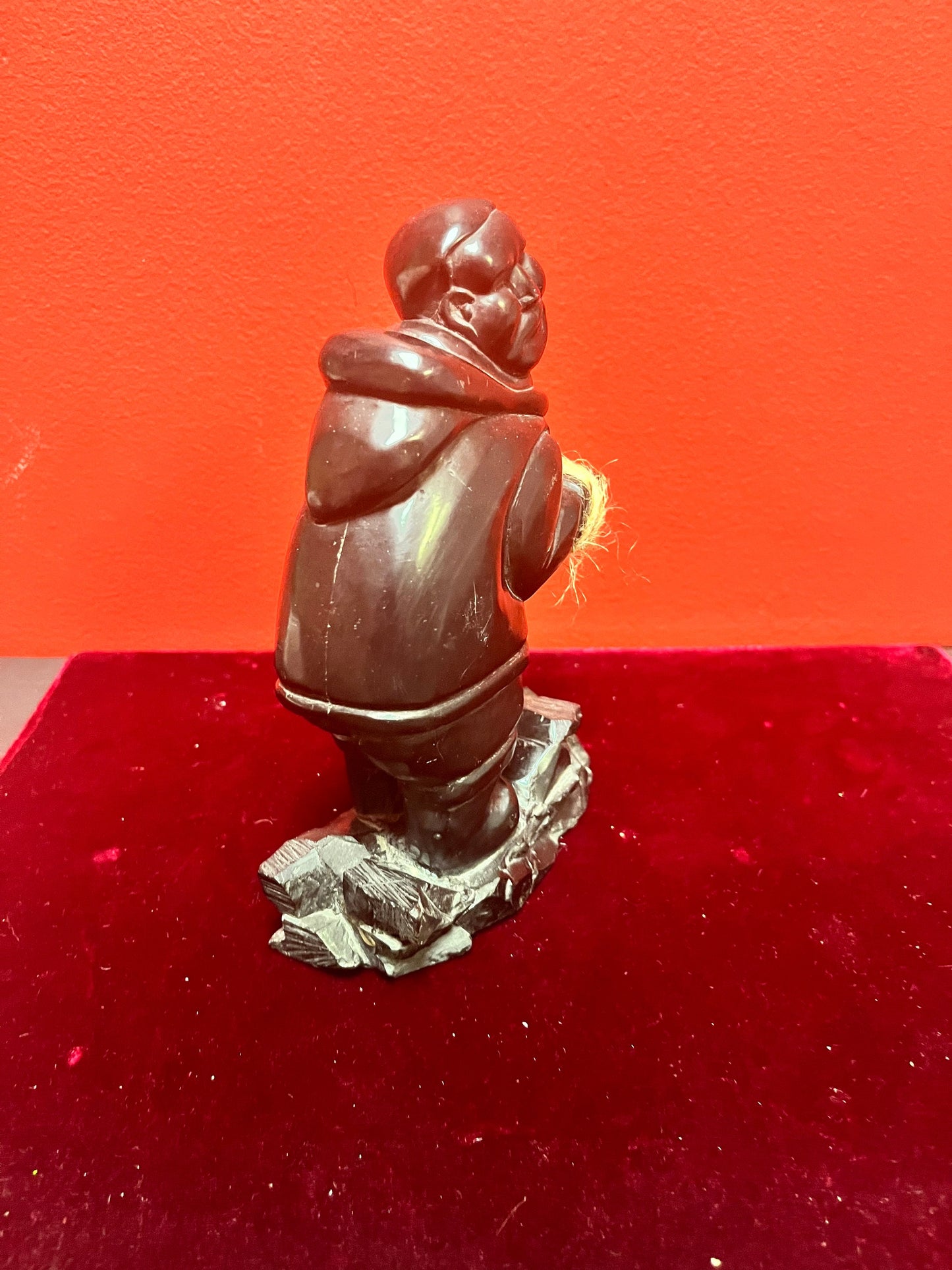 Lovely Canadian vintage 7 inch high soapstone Inuit traditional statue  great condition