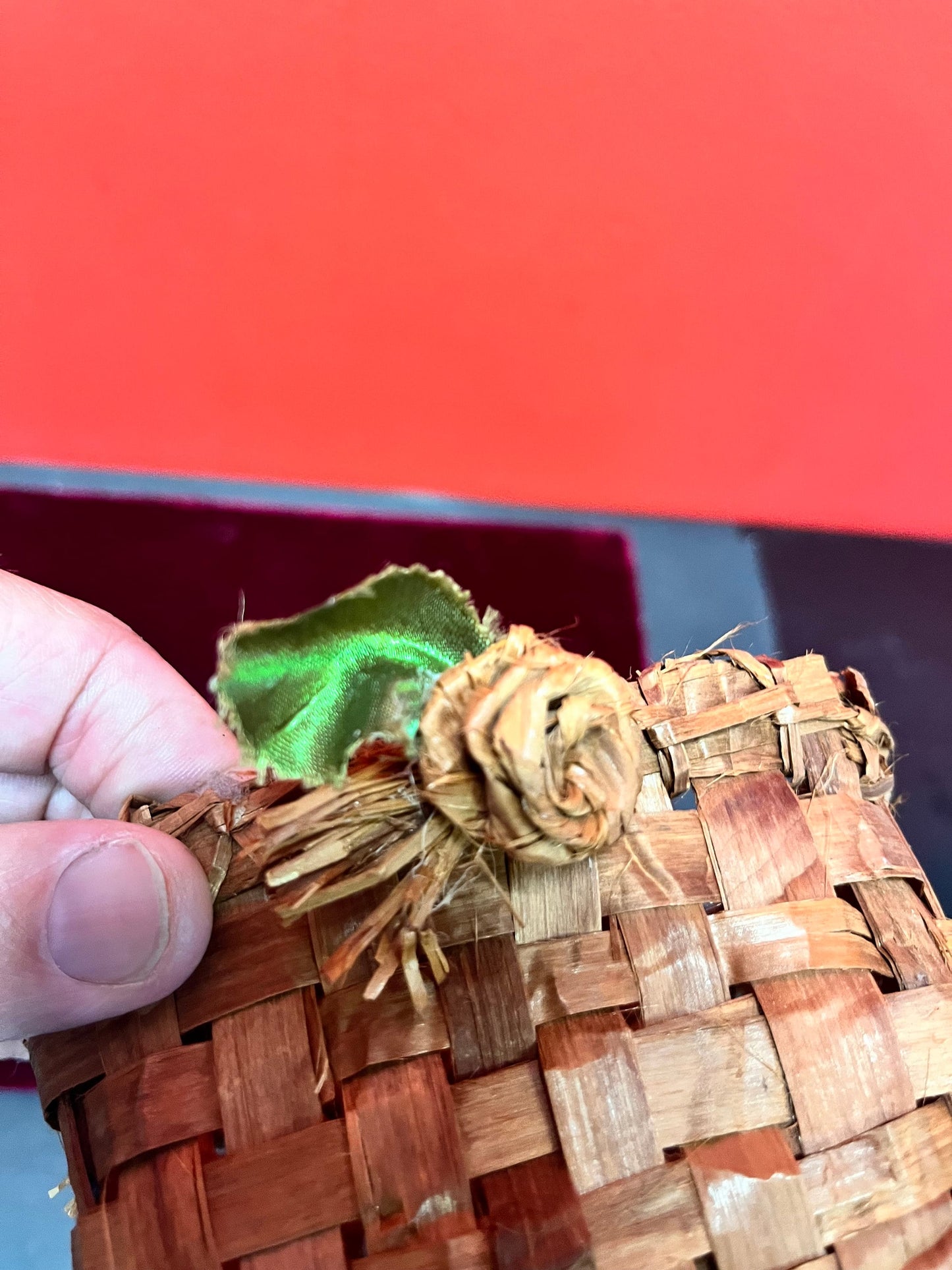 5 x 3“ high Eastern Canadian cedar bark basket with rose