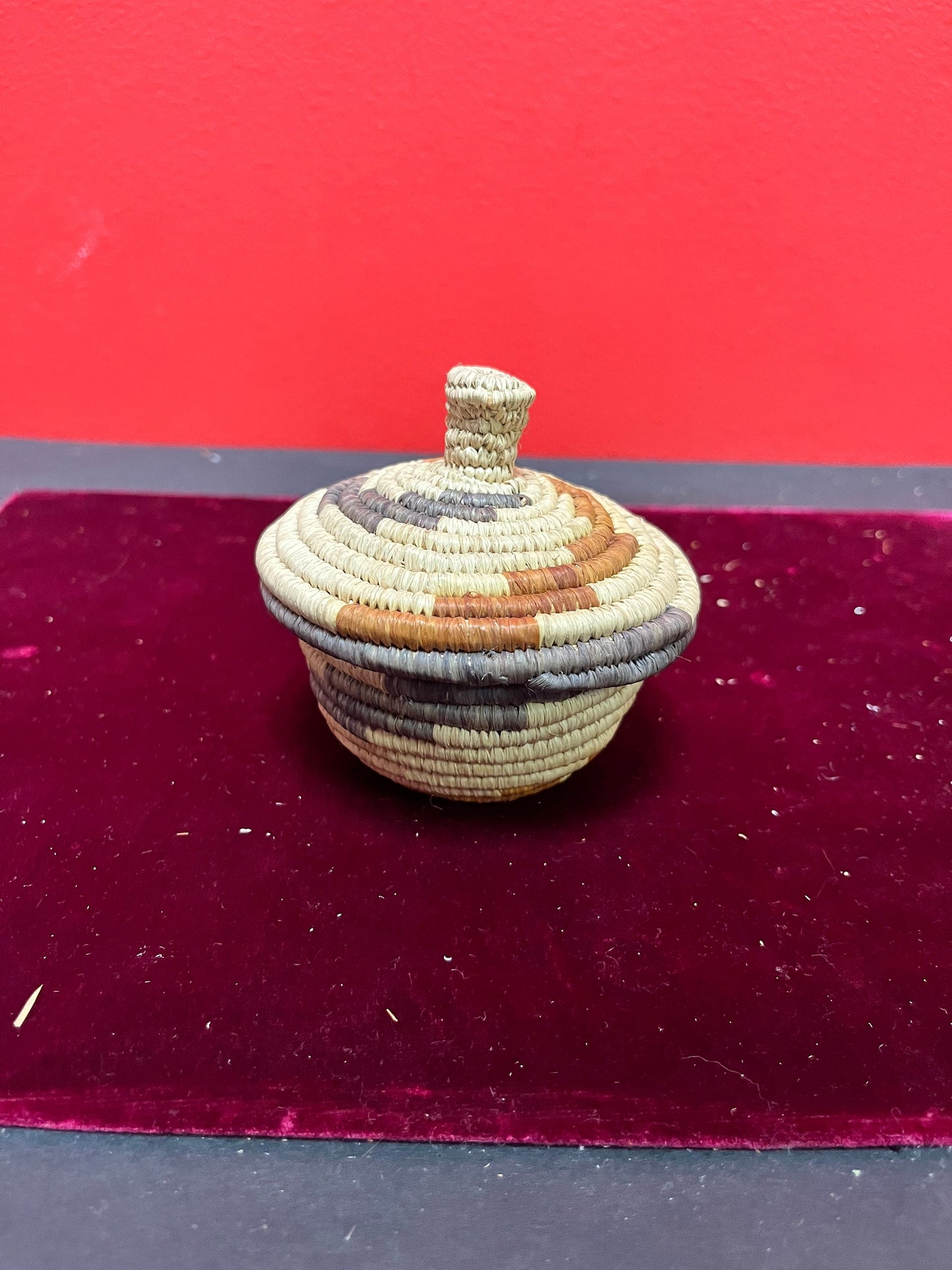 A 4 inch high Navajo southwestern woven lidded basket fabulous condition