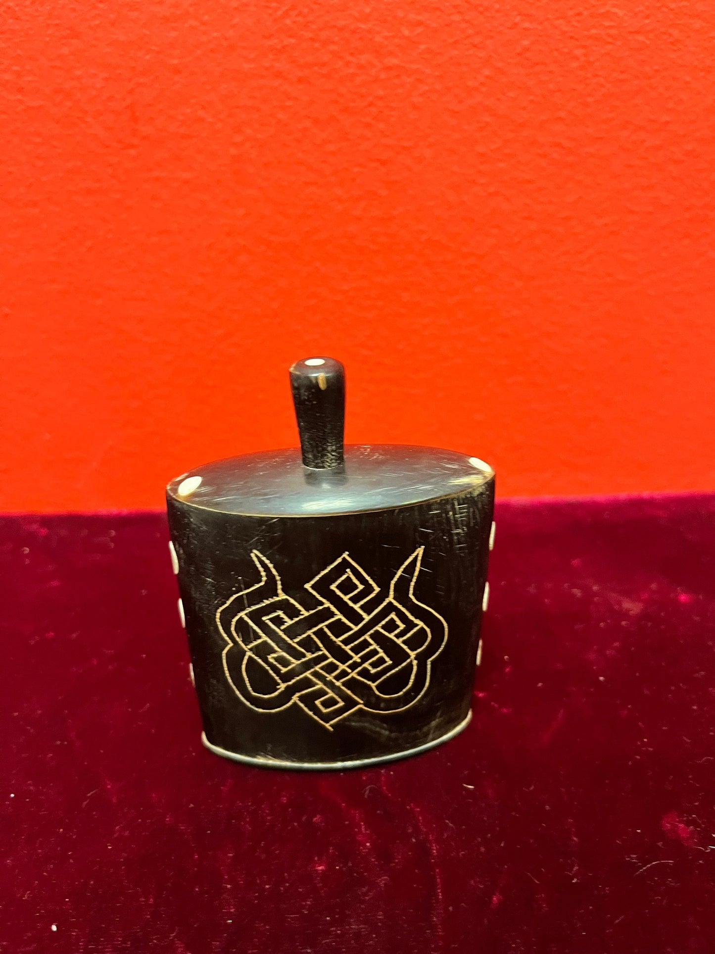 A Beautiful 4 inch tall Asian antique horn medicine bottle decorated with Buddhist knot lovely -