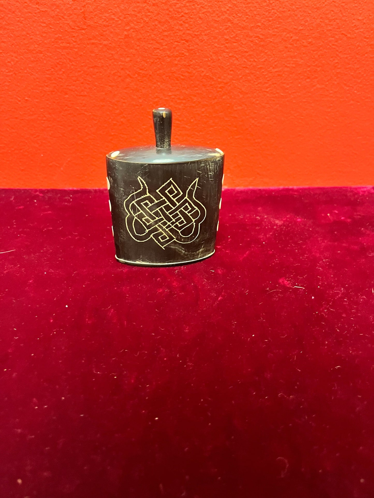 A Beautiful 4 inch tall Asian antique horn medicine bottle decorated with Buddhist knot lovely -