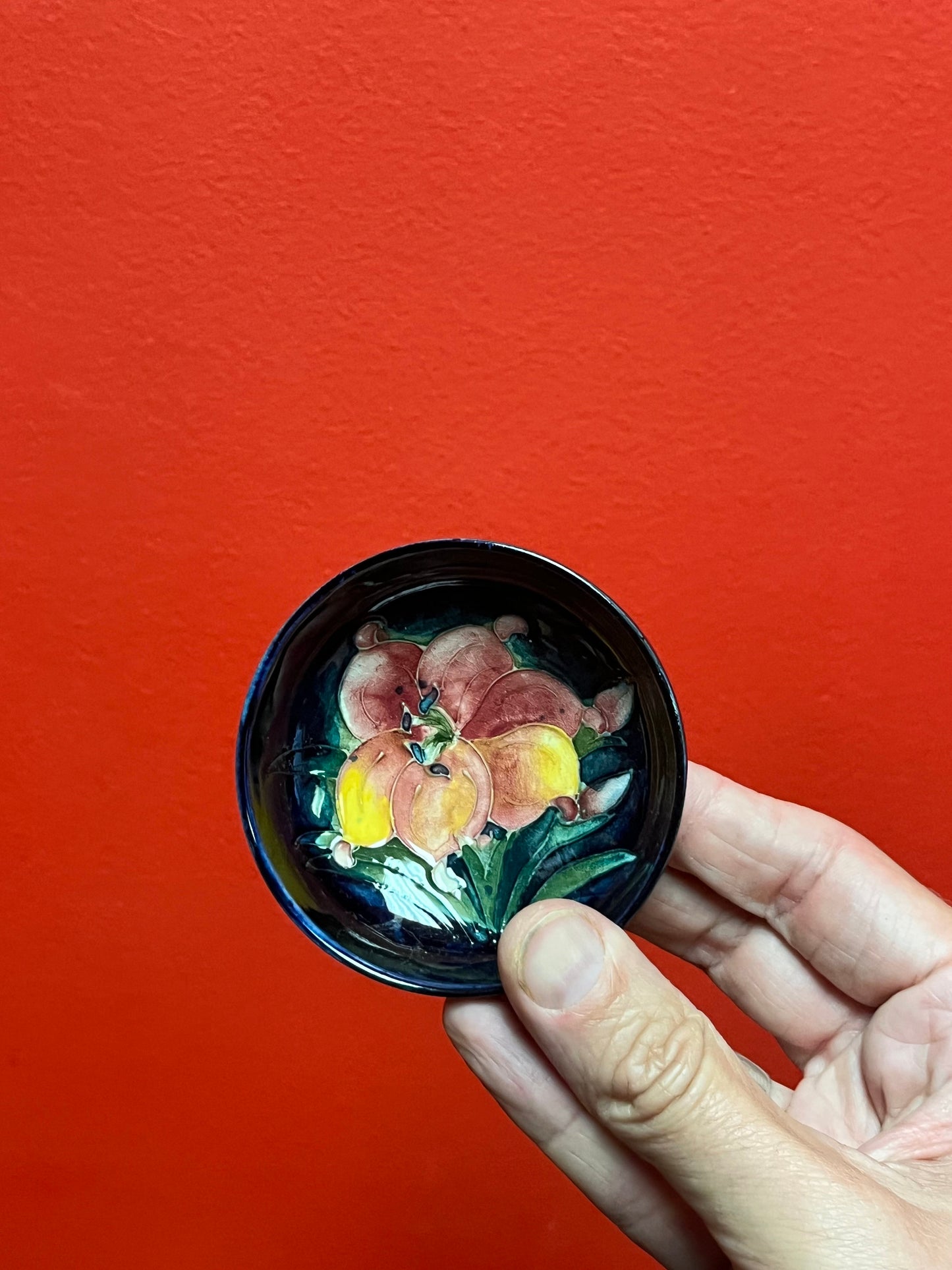 Moorcroft hibiscus bowl in good condition-3 inches value priced