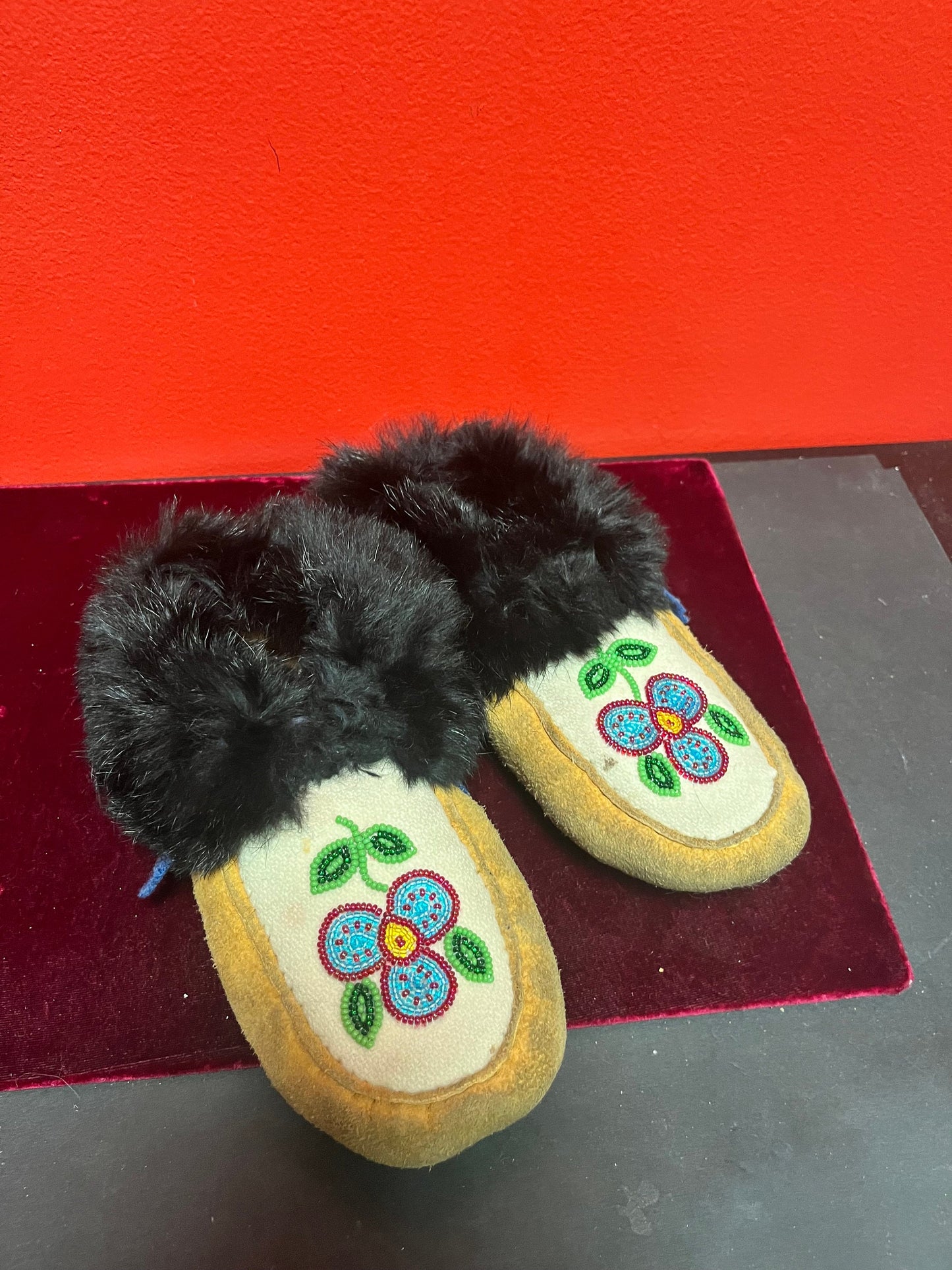 7 1/2 inch long indigenous First Nations Pacific Northwest coast beaded and leather and fur moccasin shoes good condition