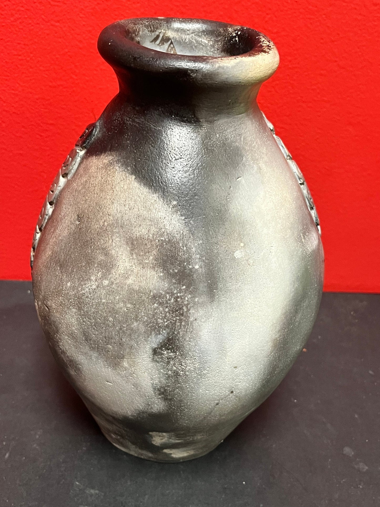 A  Fantastic YVO  SAMGUSHAK Inuit raku pottery and 10 inch vase wonderful rare piece  Indigenous Inuit art  ranken inlet  wow