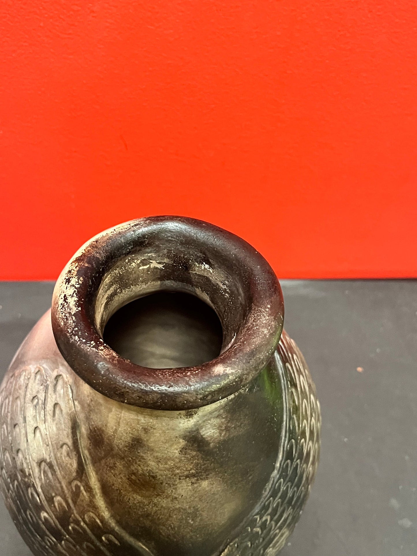 A  Fantastic YVO  SAMGUSHAK Inuit raku pottery and 10 inch vase wonderful rare piece  Indigenous Inuit art  ranken inlet  wow