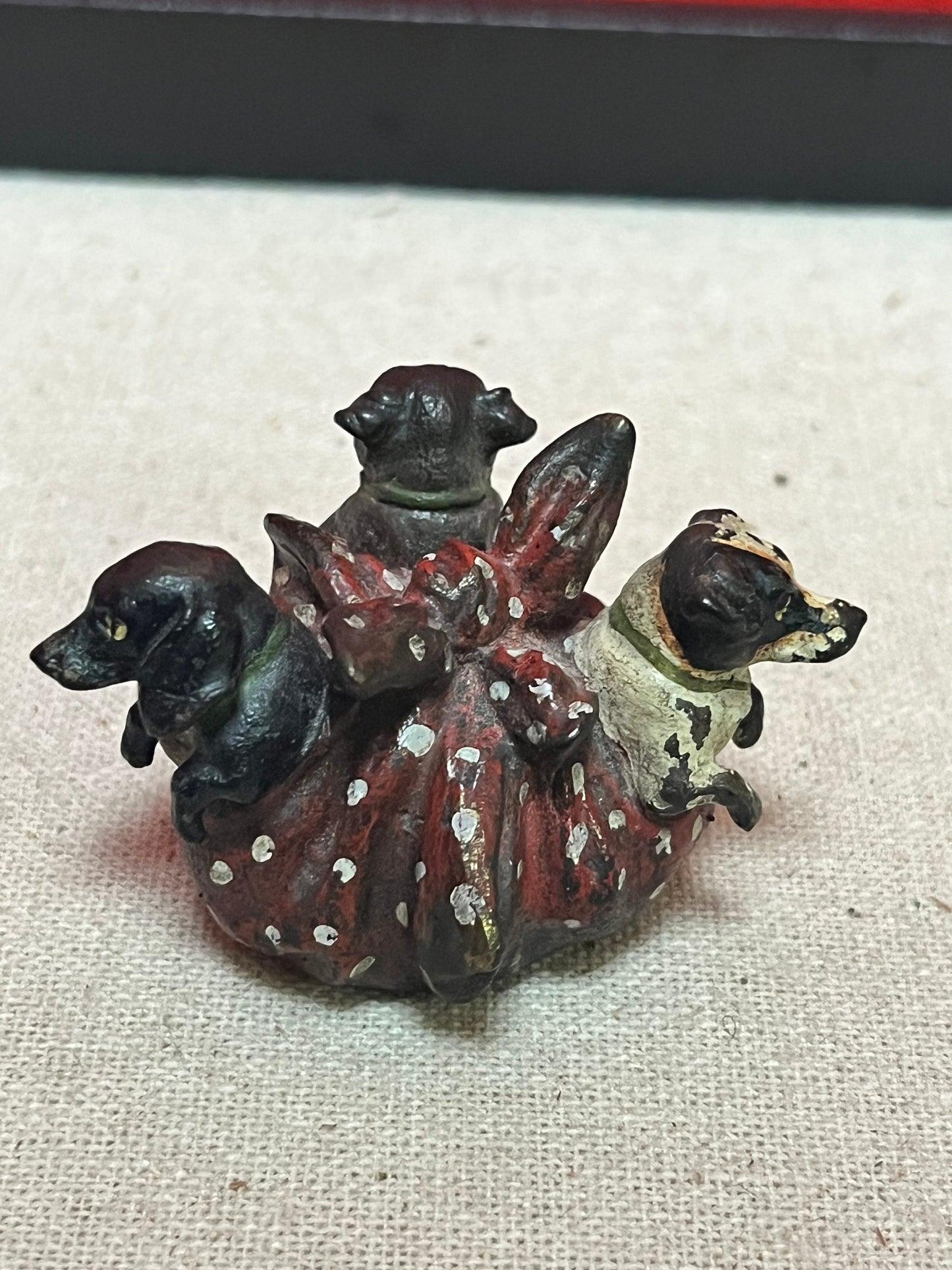Stunning 2 inch Franz Bergman cold painted bronze pug dogs in a blanket - great condition wow