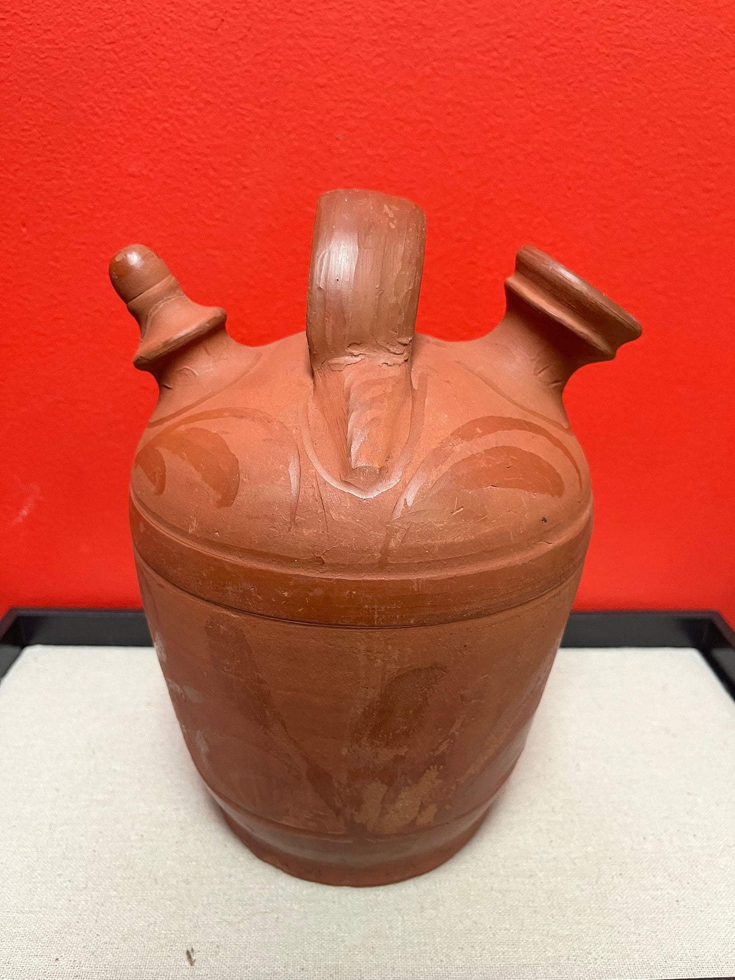 Beautiful 10 inch antique Colombian clay water vessel one chip great detail fabulous value
