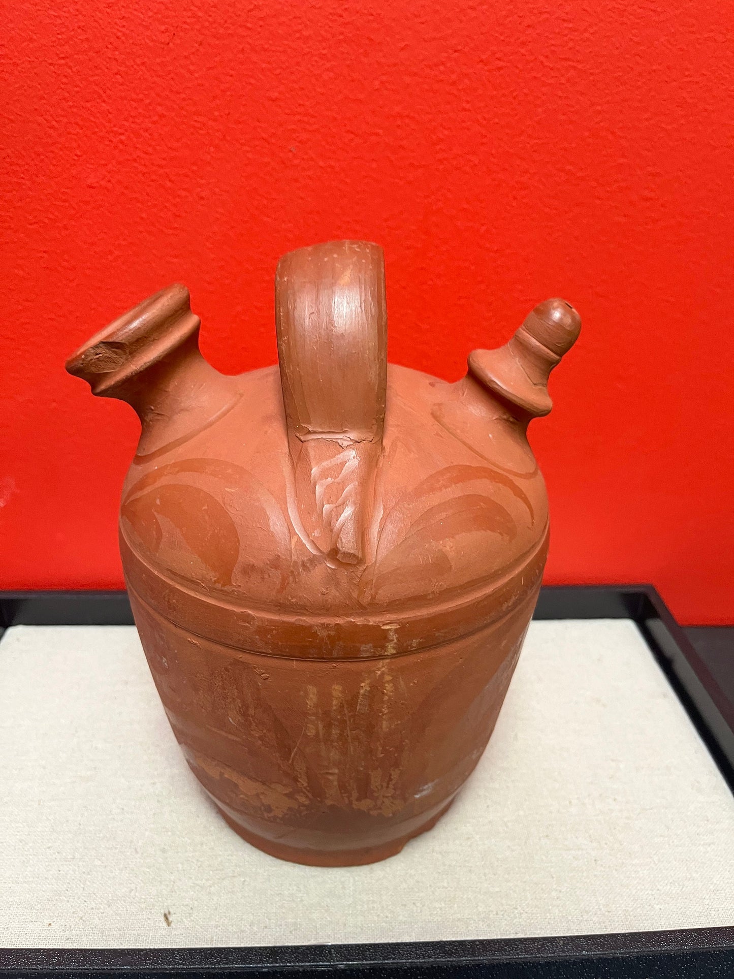 Beautiful 10 inch antique Colombian clay water vessel one chip great detail fabulous value