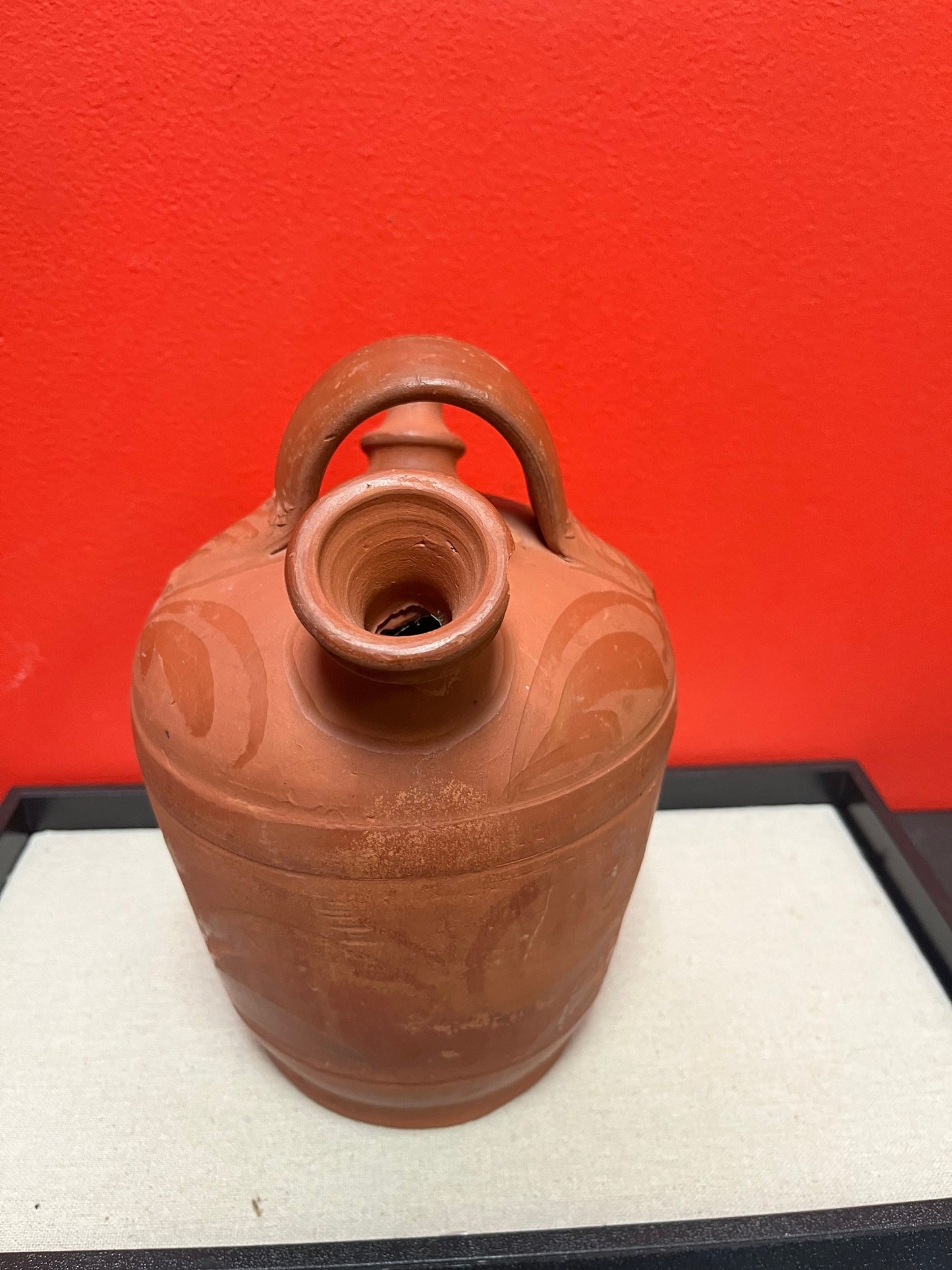Beautiful 10 inch antique Colombian clay water vessel one chip great detail fabulous value