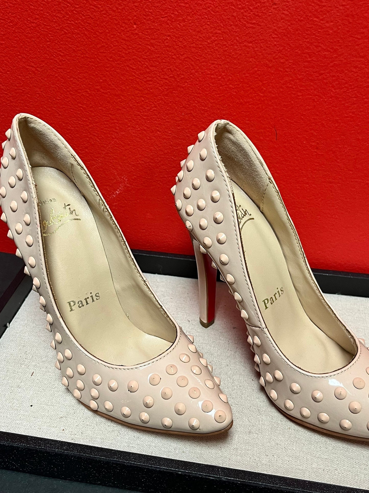 Fabulous authentic Christian Louboutin pumps size 36 fits 5.5 to 6 ladies like new unbelievable deal