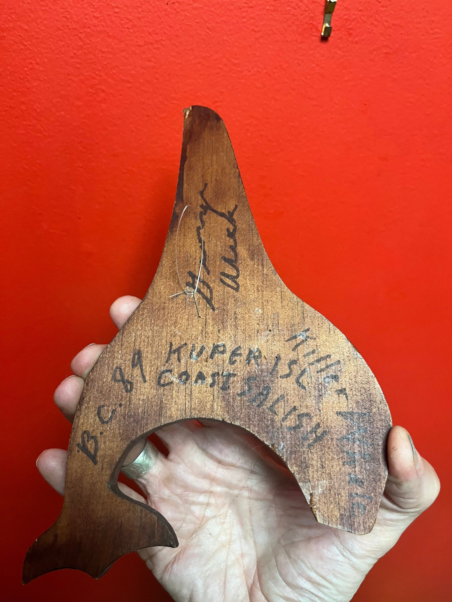 Lovely well detailed 9 inch tall, indigenous first nations, Pacific Northwest coast, signed killer whale plaque ready to hang wow