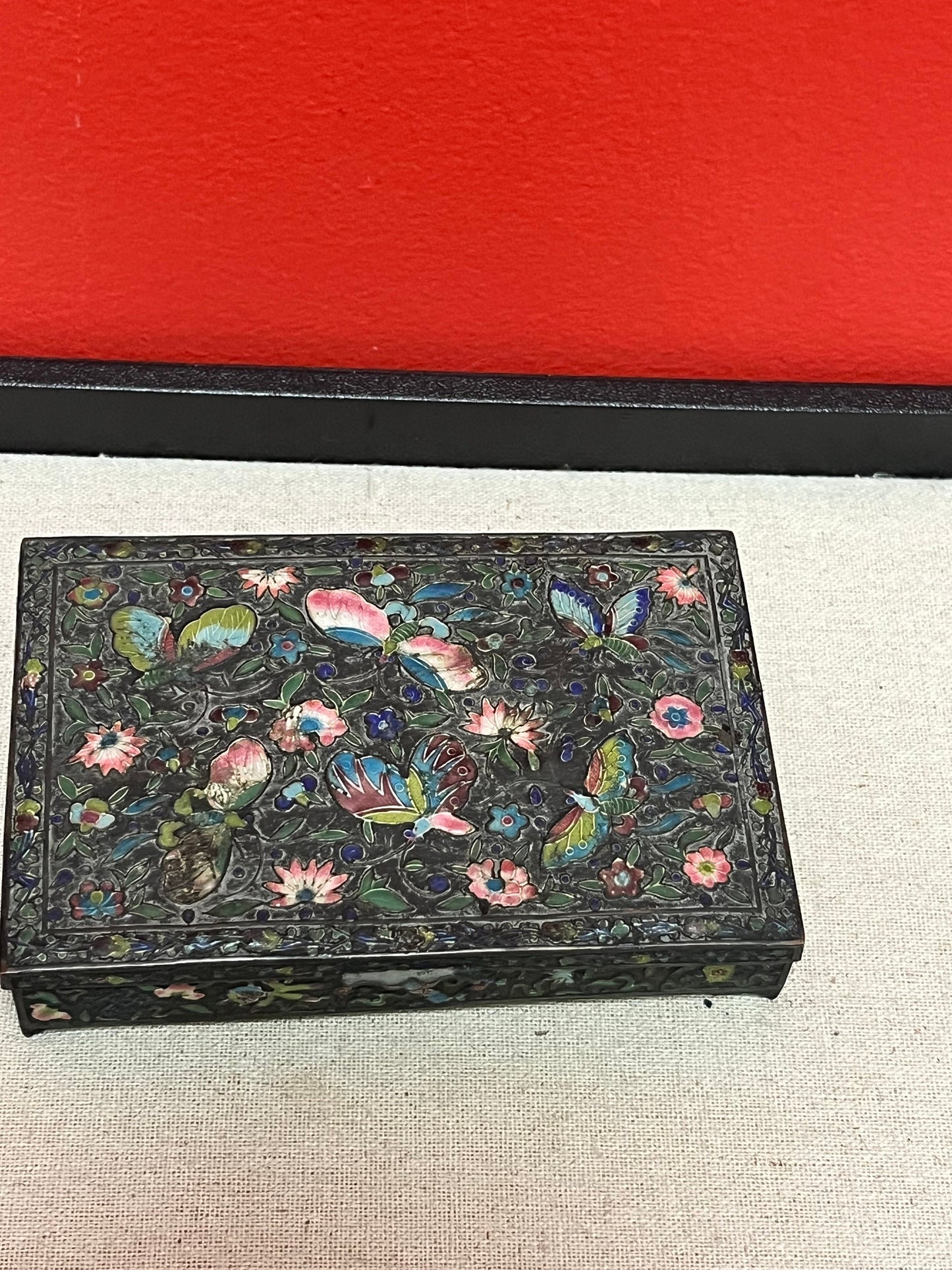 Rare 20th century Chinese enamel box absolutely stunning condition perfect gift