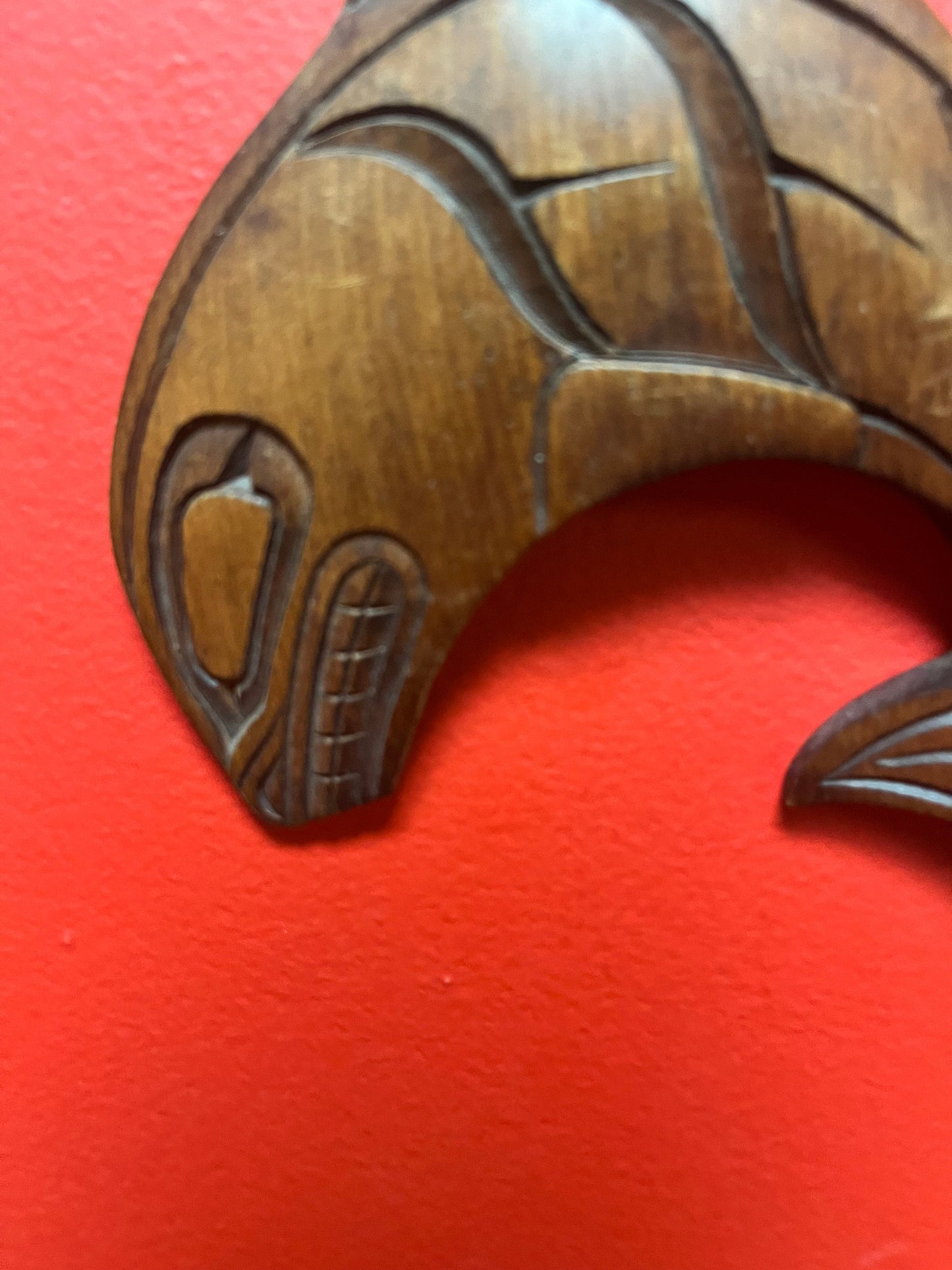 Lovely well detailed 9 inch tall, indigenous first nations, Pacific Northwest coast, signed killer whale plaque ready to hang wow